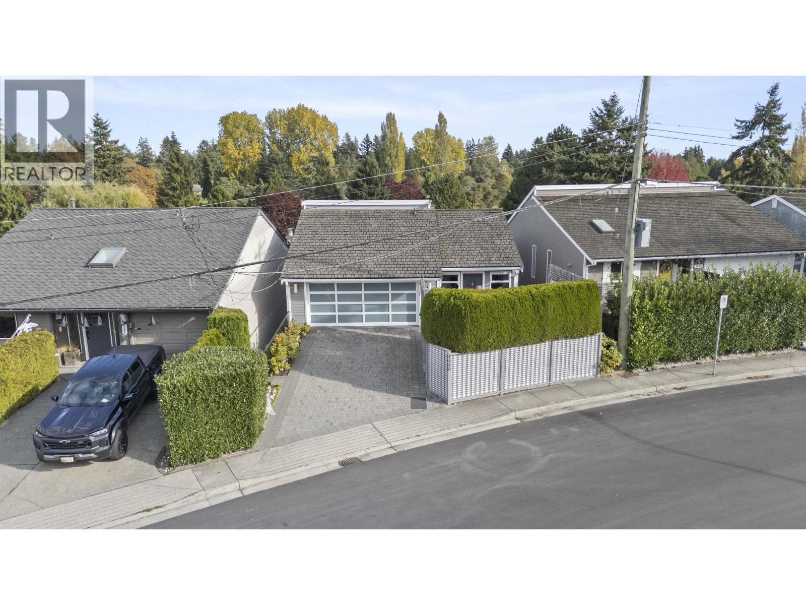 1430 View Crescent Property Photo 1