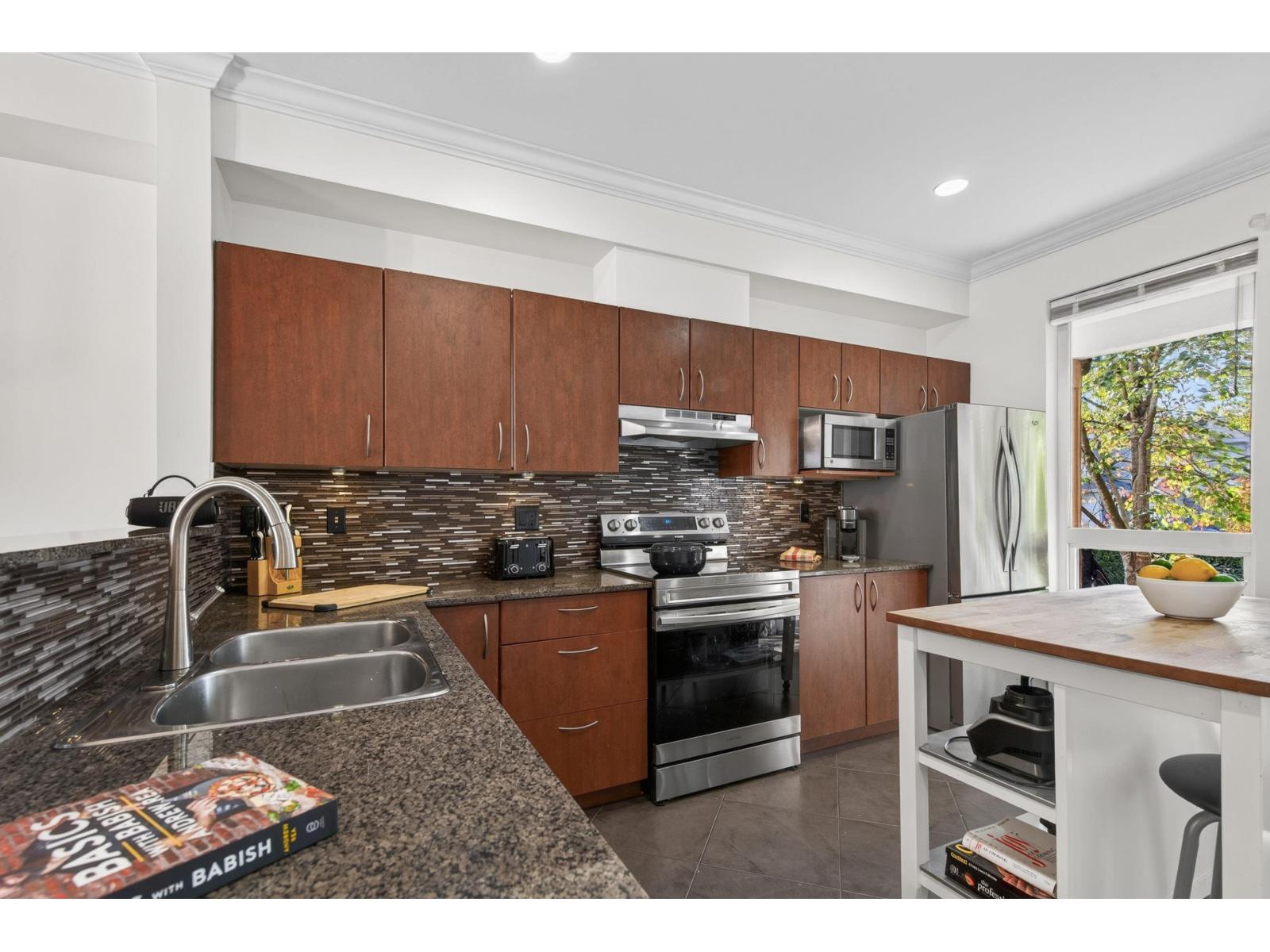 3 16772 61 Avenue Property Photo 5