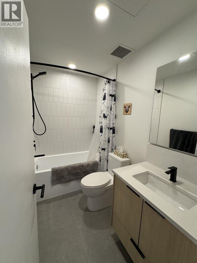 558 422 E 3rd Street Property Photo 9
