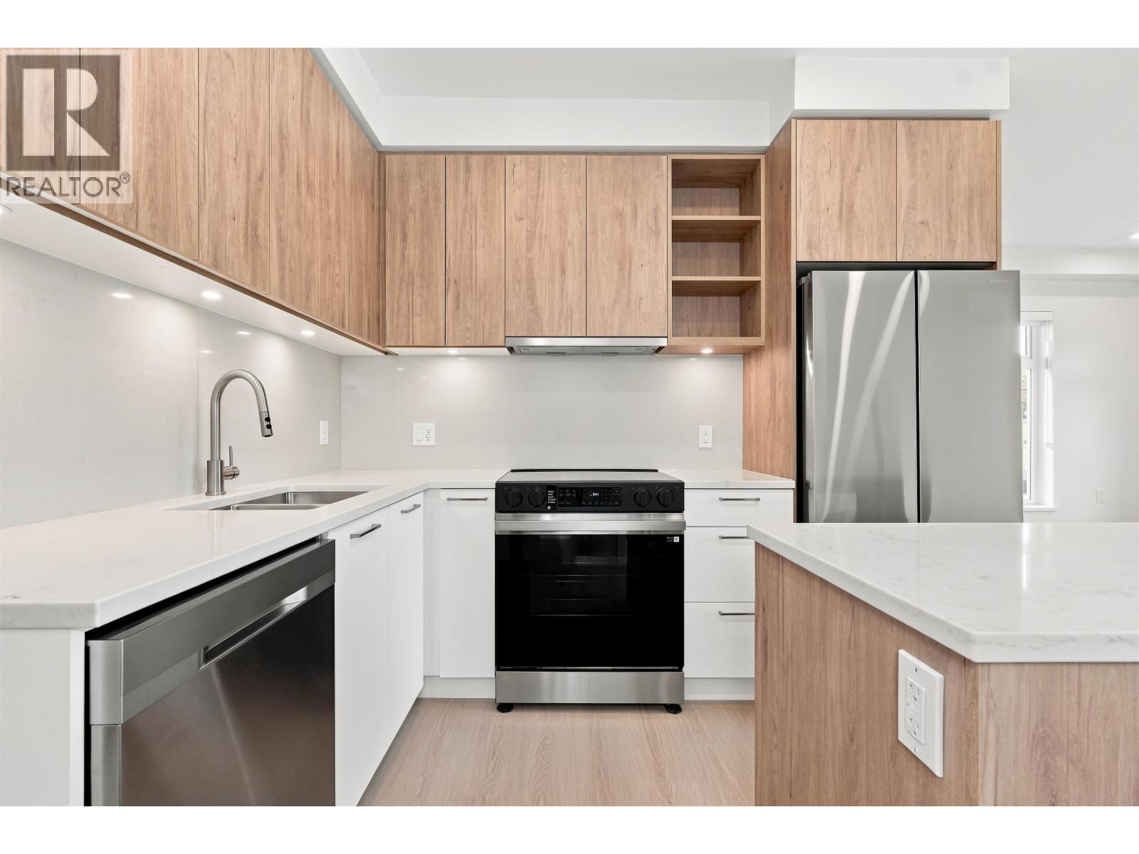 503 82 First Street Property Photo 2