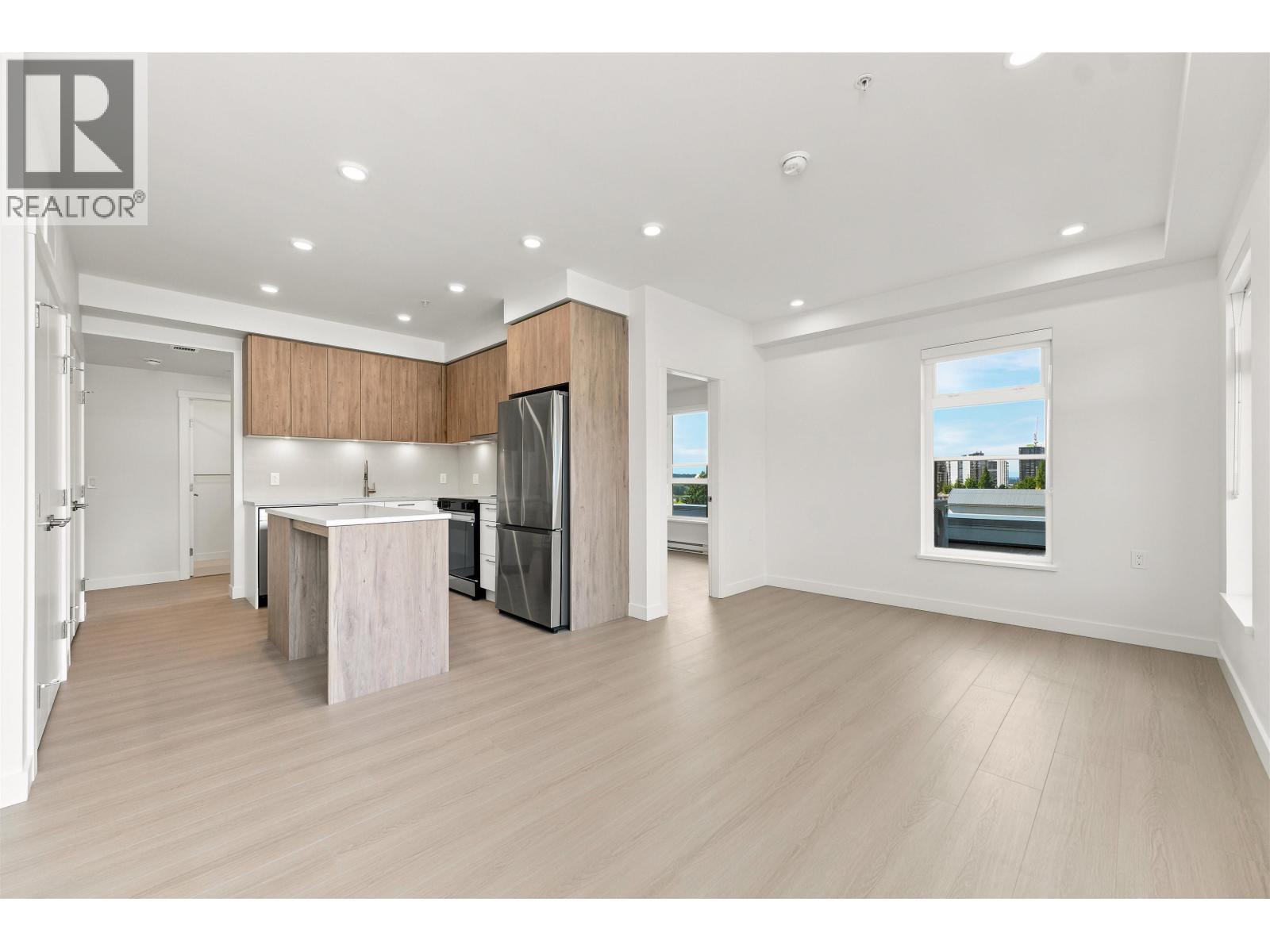 503 82 First Street Property Photo 4