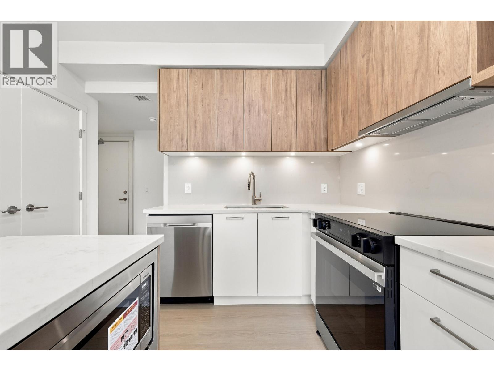 503 82 First Street Property Photo 5