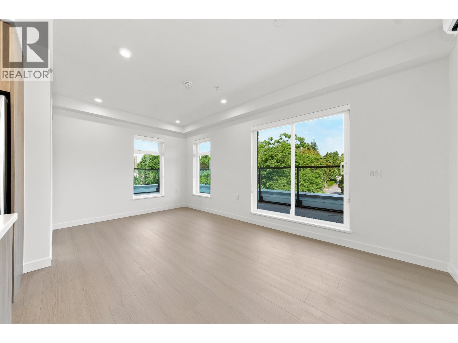 503 82 First Street Property Photo 6