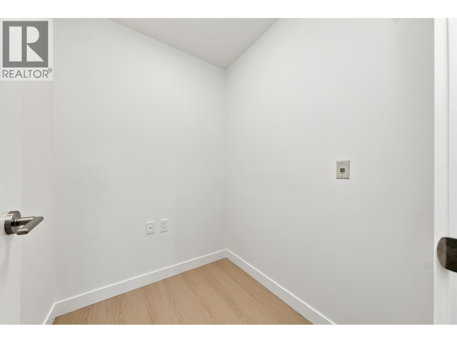 503 82 First Street Property Photo 15