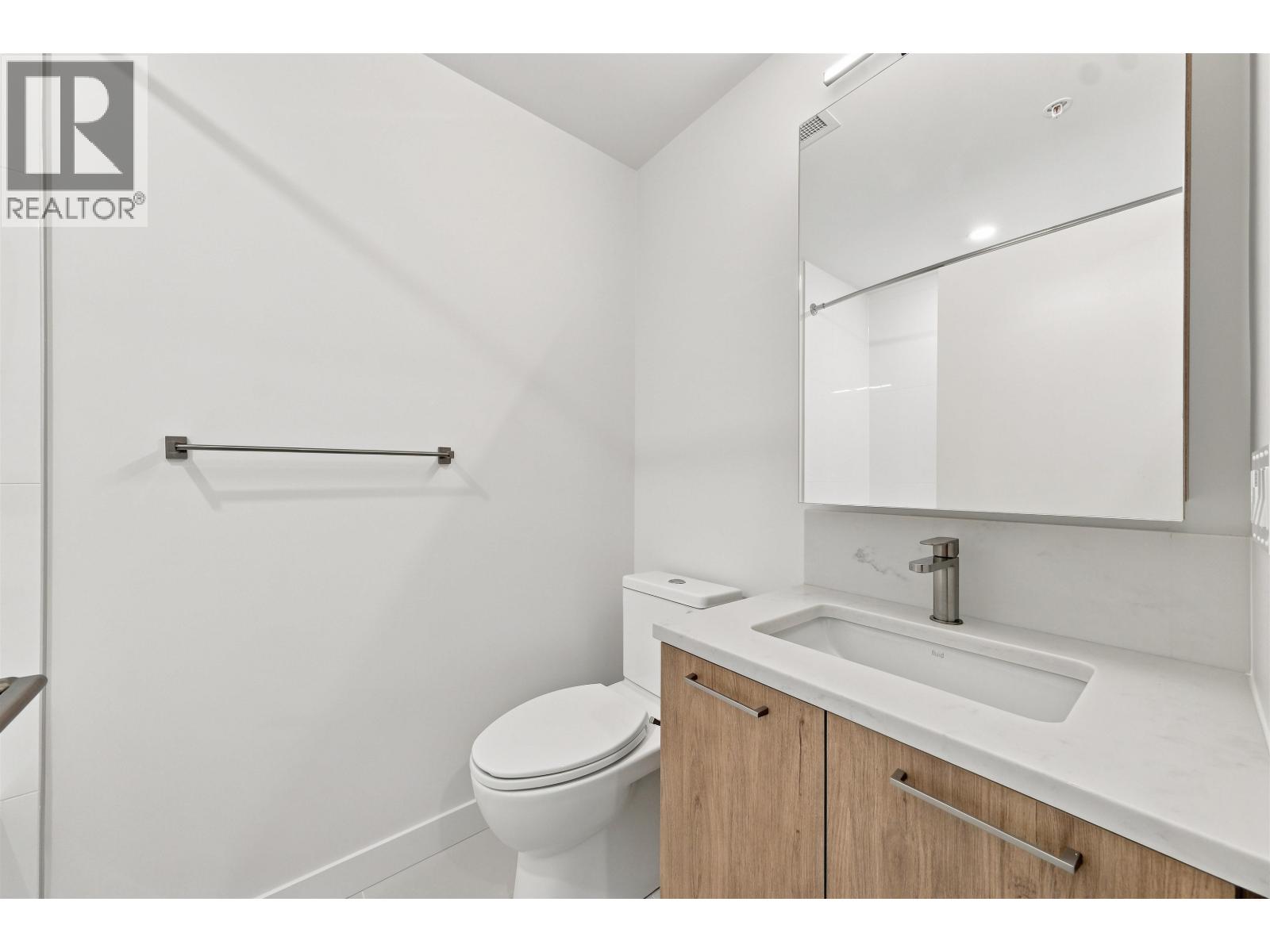 503 82 First Street Property Photo 16