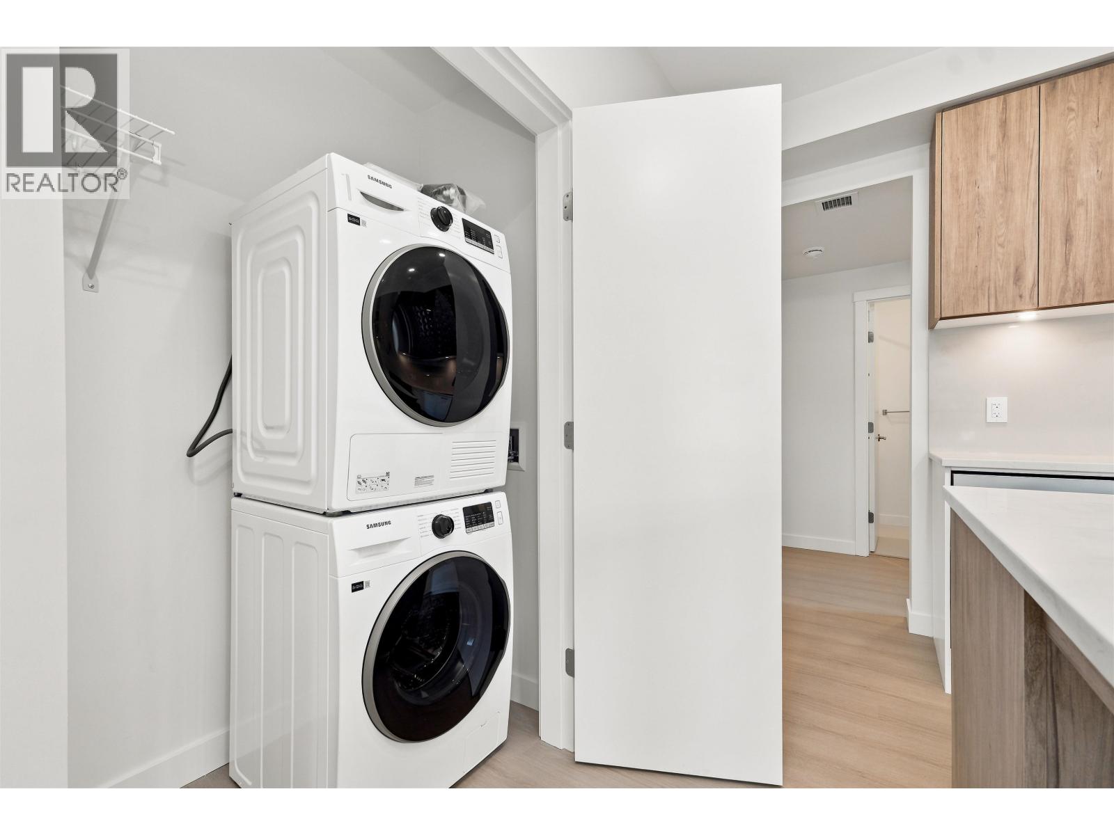 503 82 First Street Property Photo 18