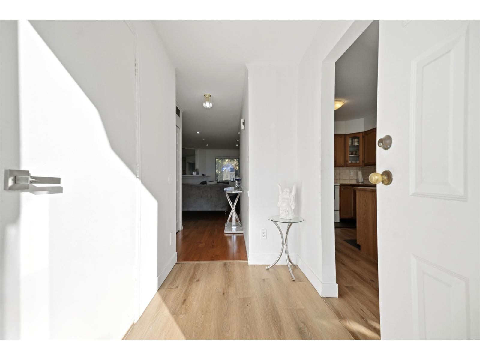 55 9281 122 Street Property Photo 5