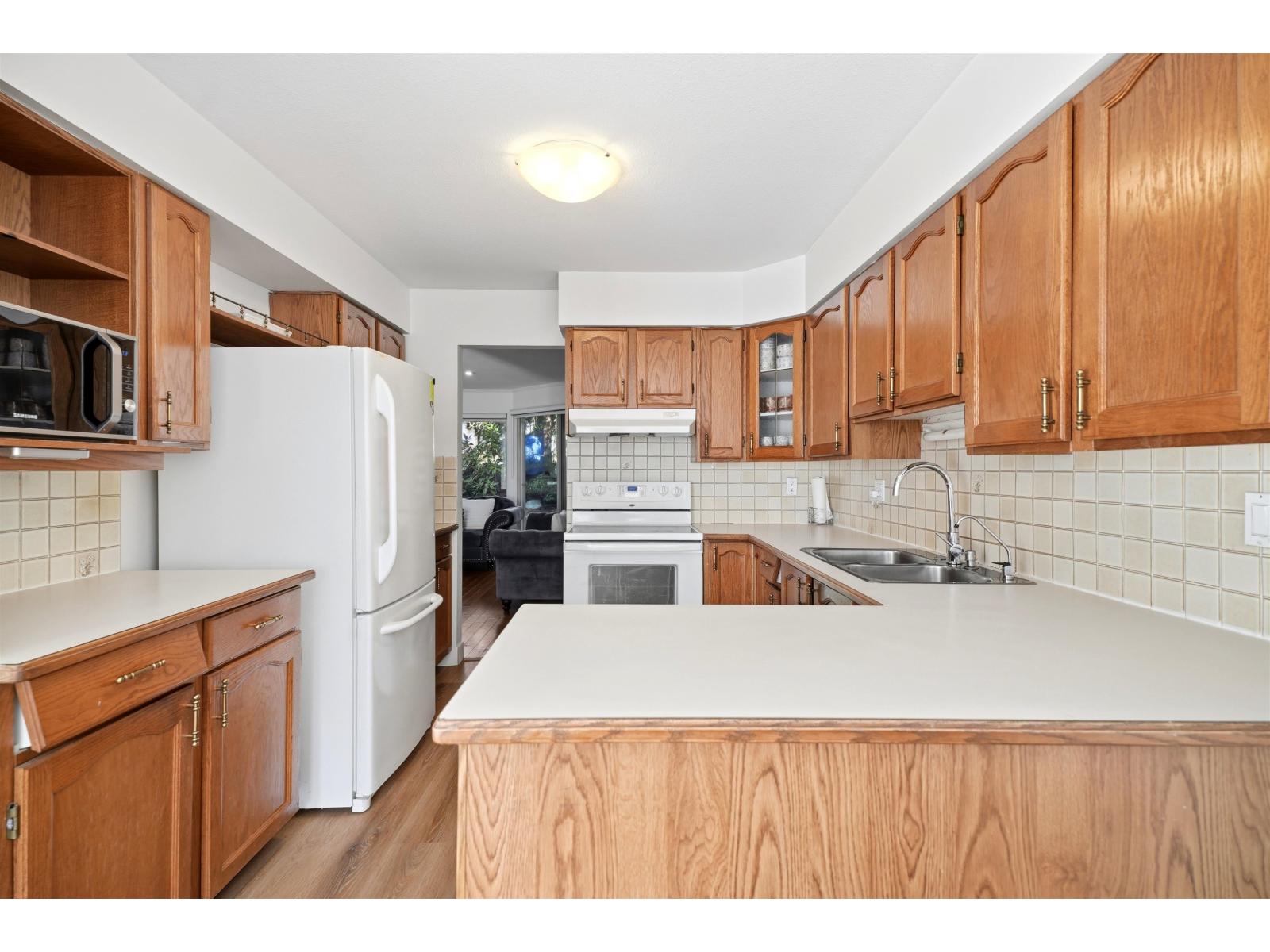55 9281 122 Street Property Photo 7