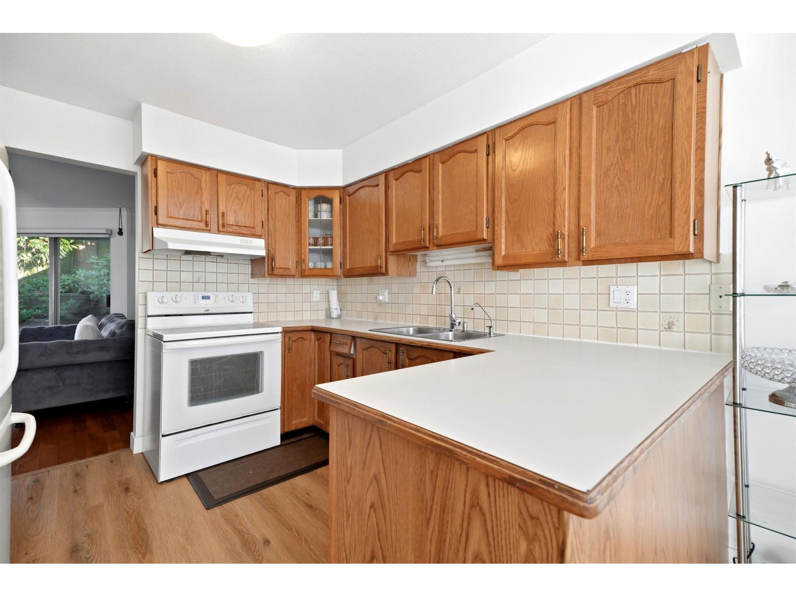 55 9281 122 Street Property Photo 37