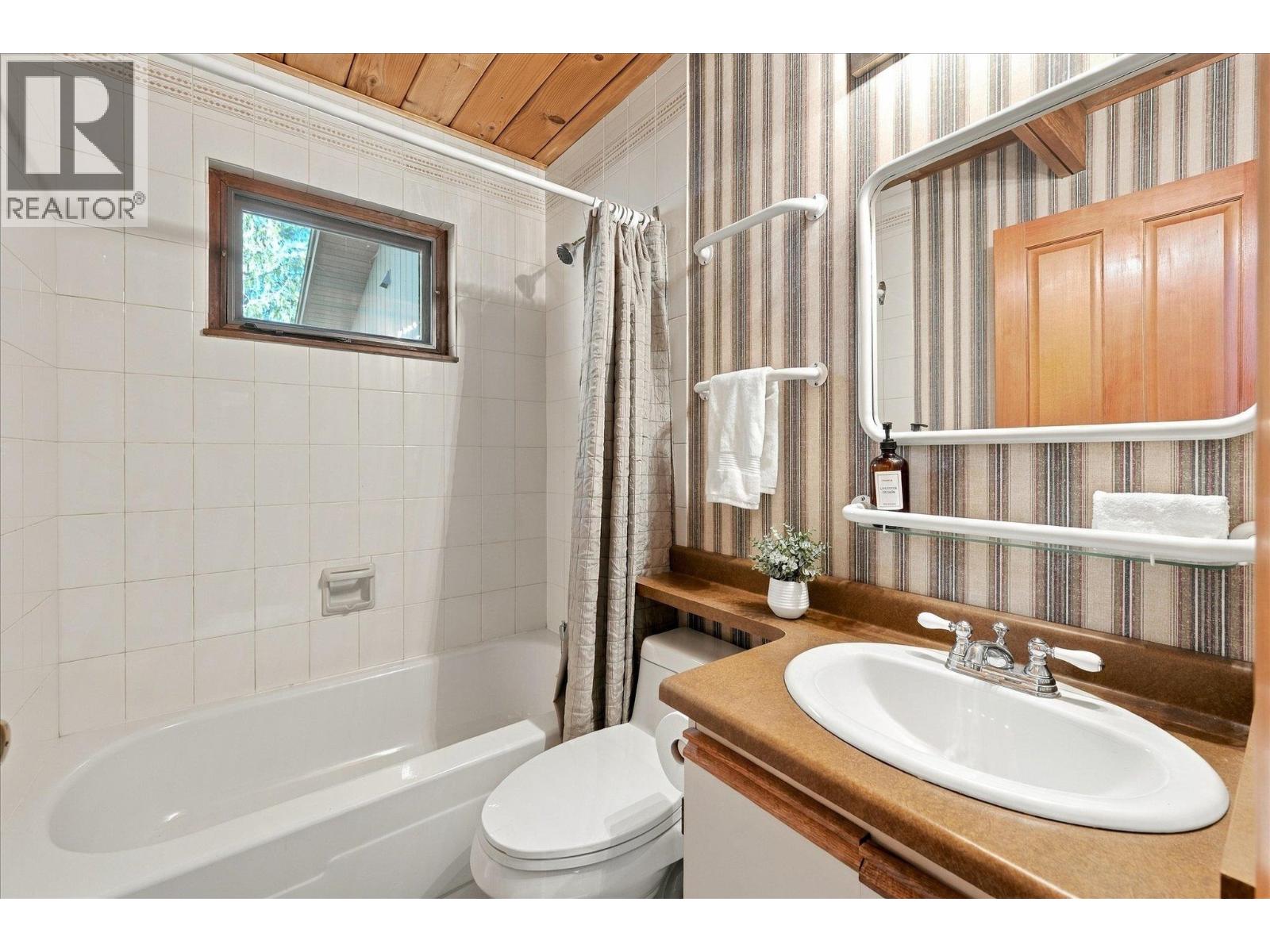 9282 Emerald Drive Property Photo 17
