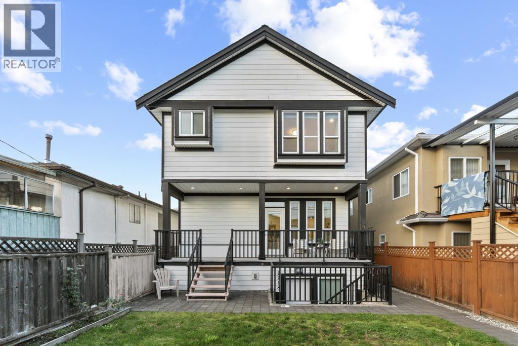 2216 Mannering Avenue Property Photo 1