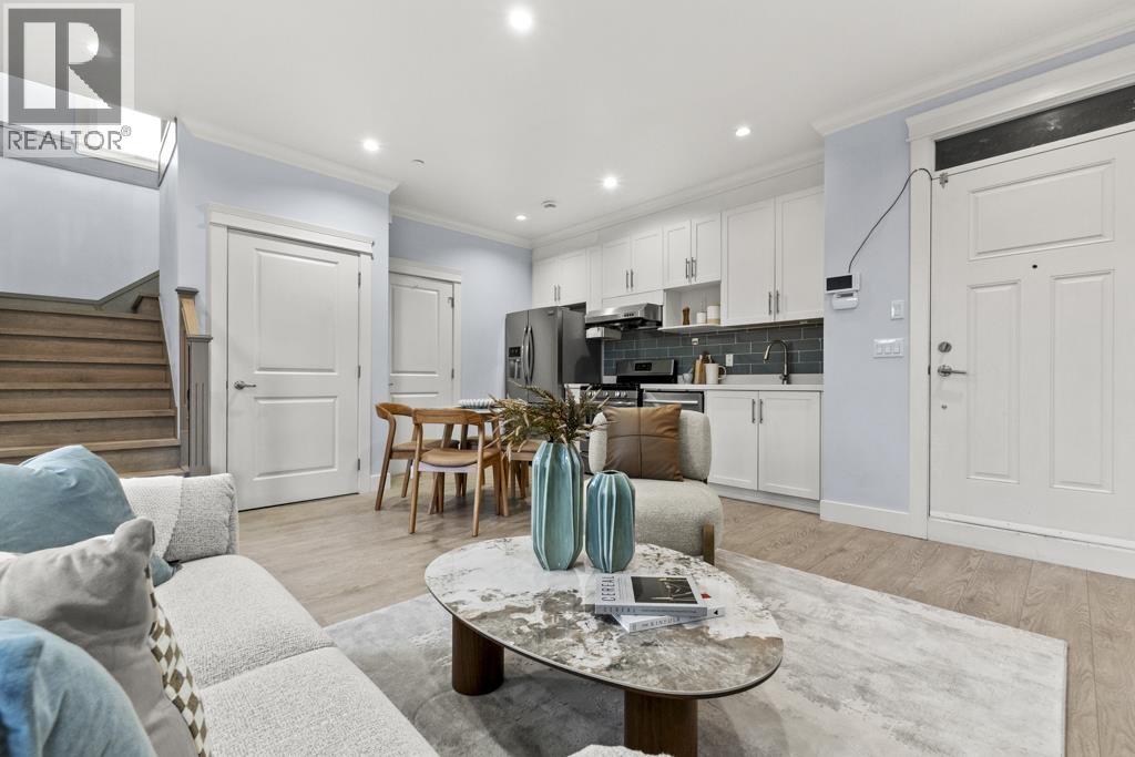2216 Mannering Avenue Property Photo 3
