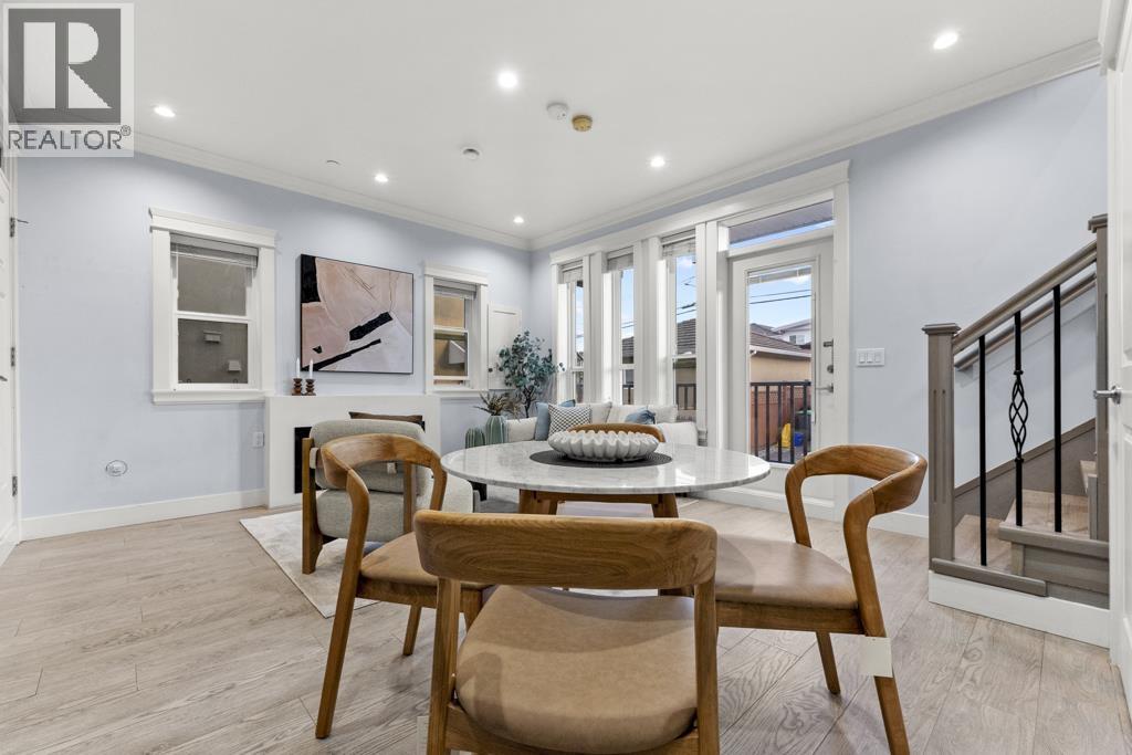 2216 Mannering Avenue Property Photo 4
