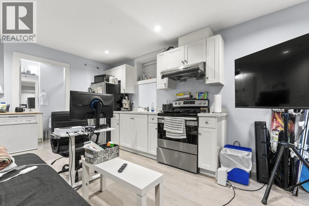 2216 Mannering Avenue Property Photo 15