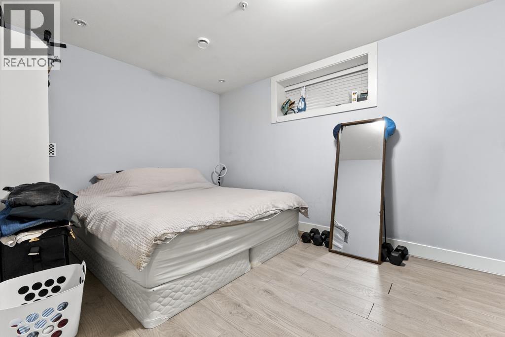2216 Mannering Avenue Property Photo 16