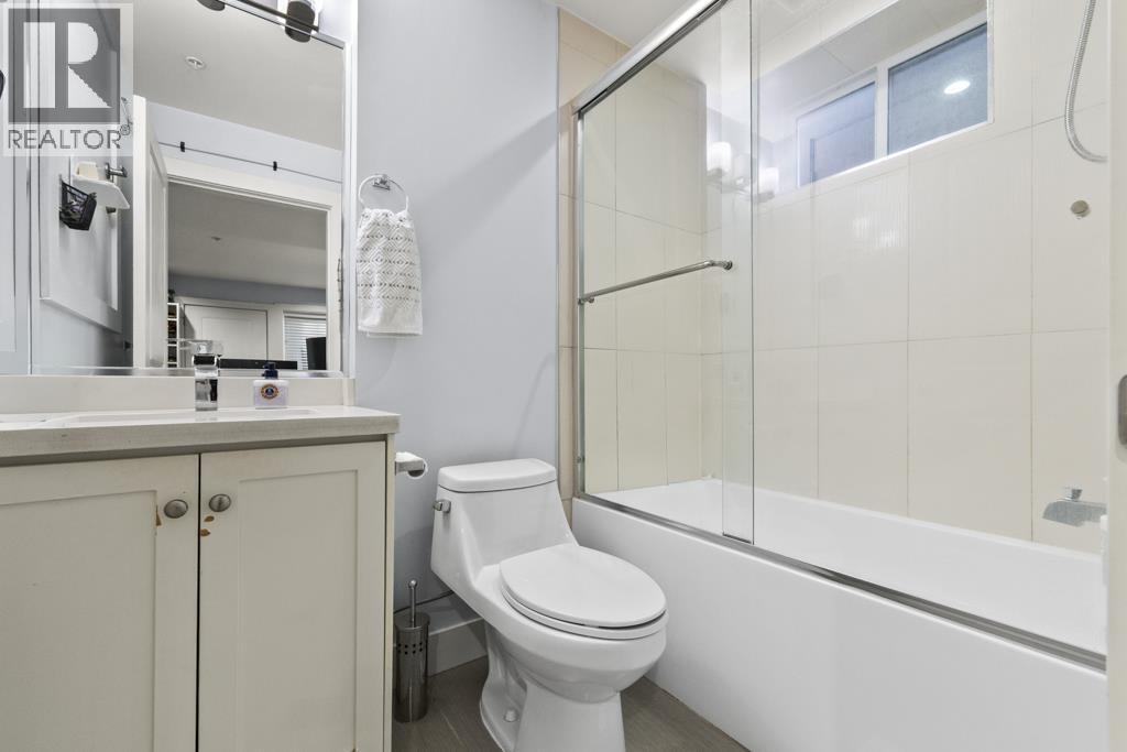 2216 Mannering Avenue Property Photo 17