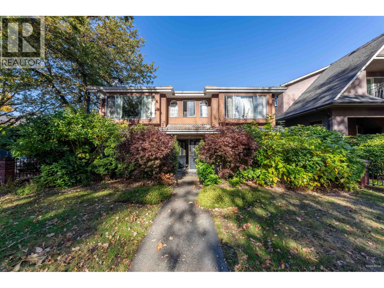 195 W 17TH AVENUE Property Photo 1