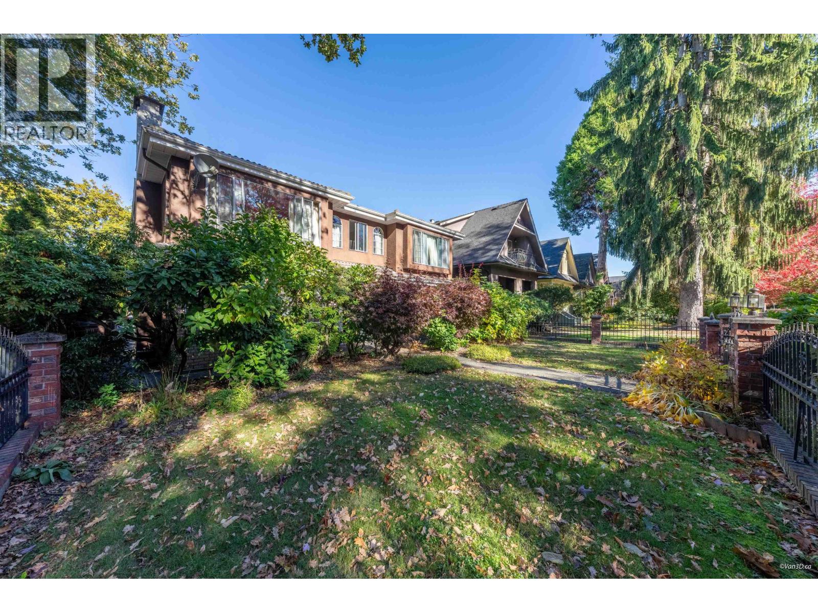 195 W 17th Avenue Property Photo 2