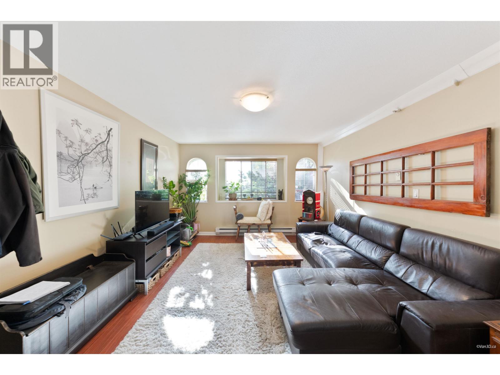 195 W 17th Avenue Property Photo 4