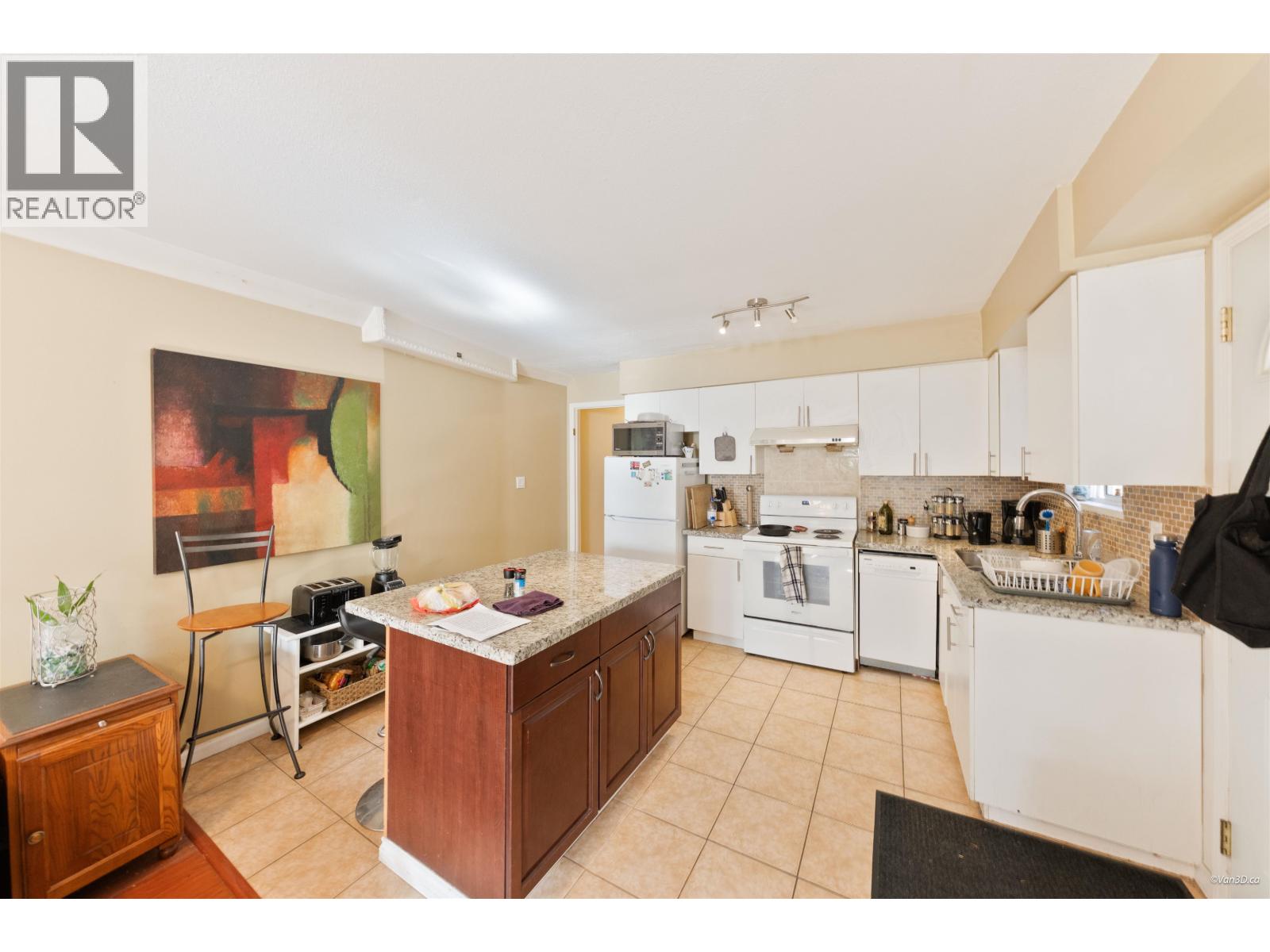 195 W 17th Avenue Property Photo 5