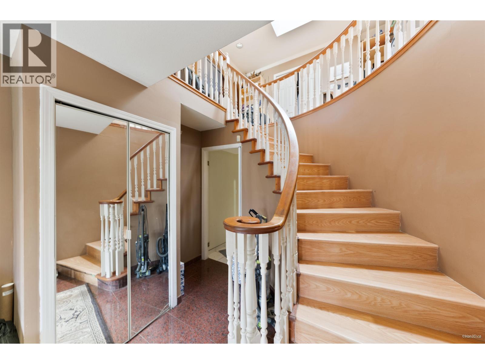 195 W 17th Avenue Property Photo 18