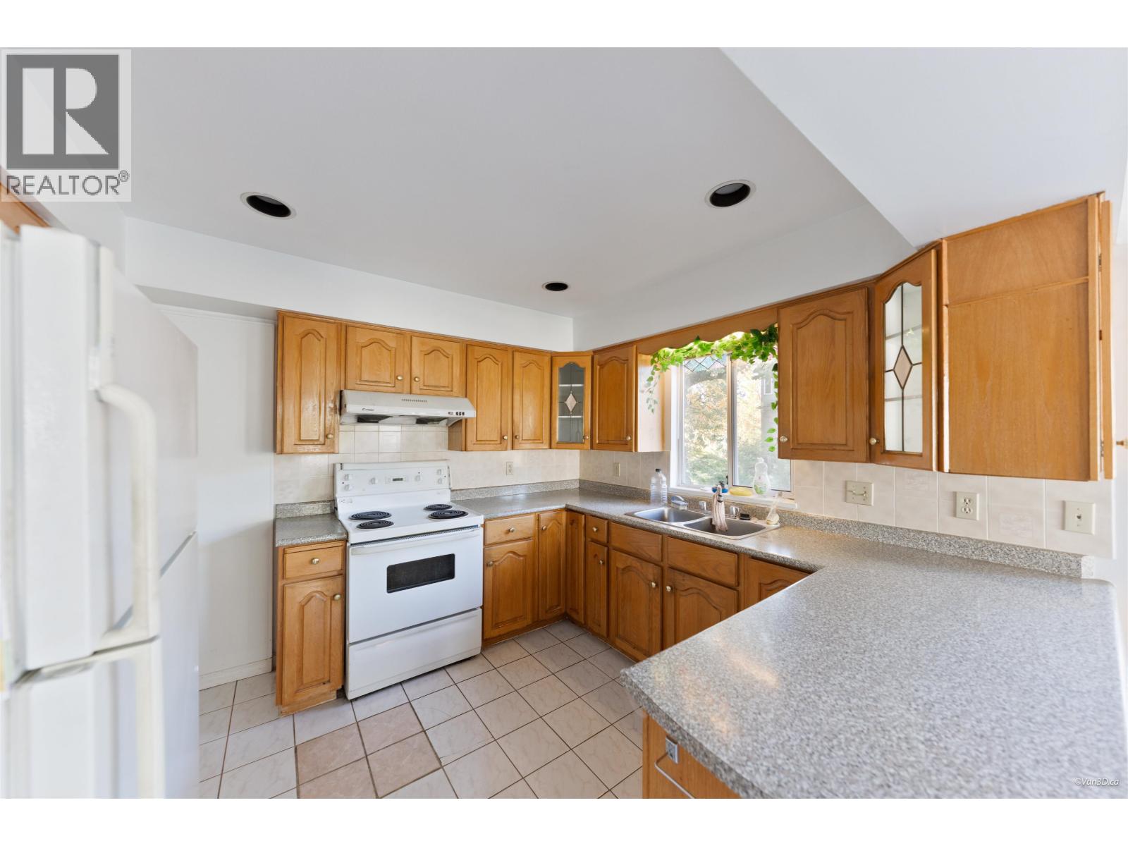195 W 17th Avenue Property Photo 28