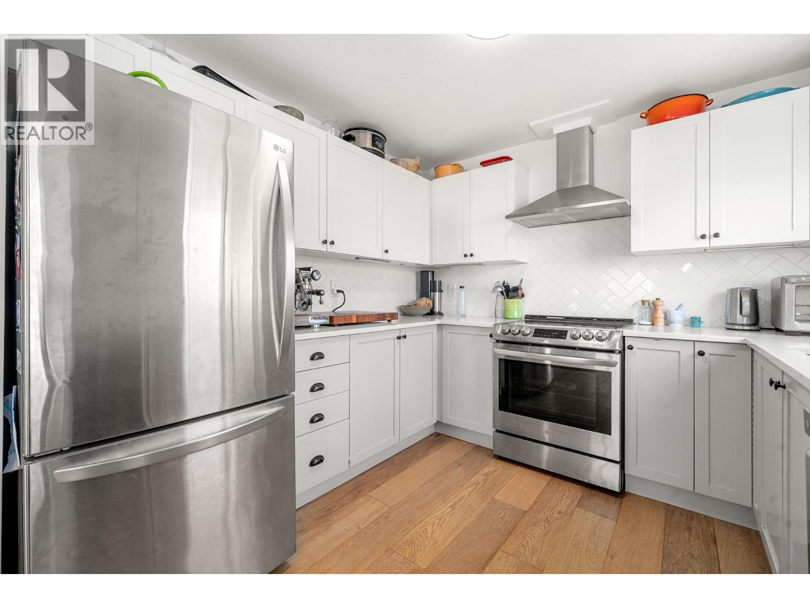 207 183 W 23rd Street Property Photo 7