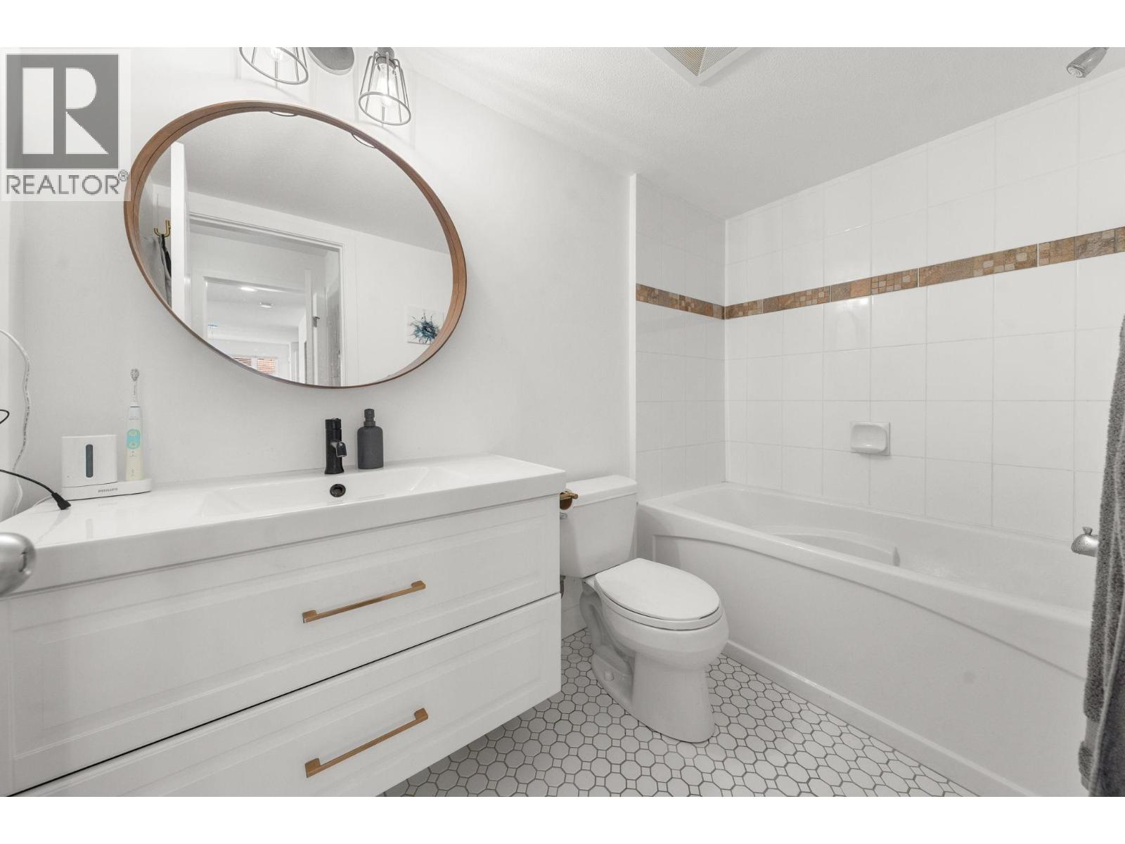 207 183 W 23rd Street Property Photo 17