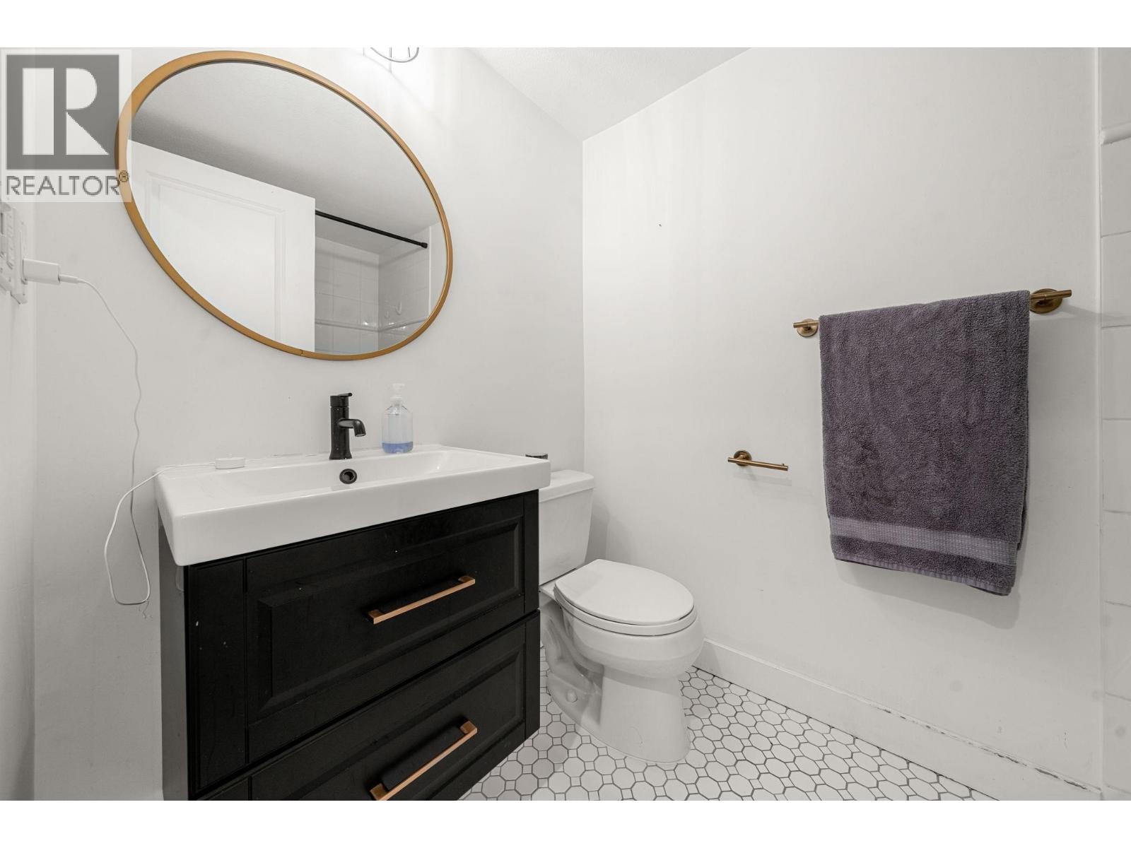207 183 W 23rd Street Property Photo 21