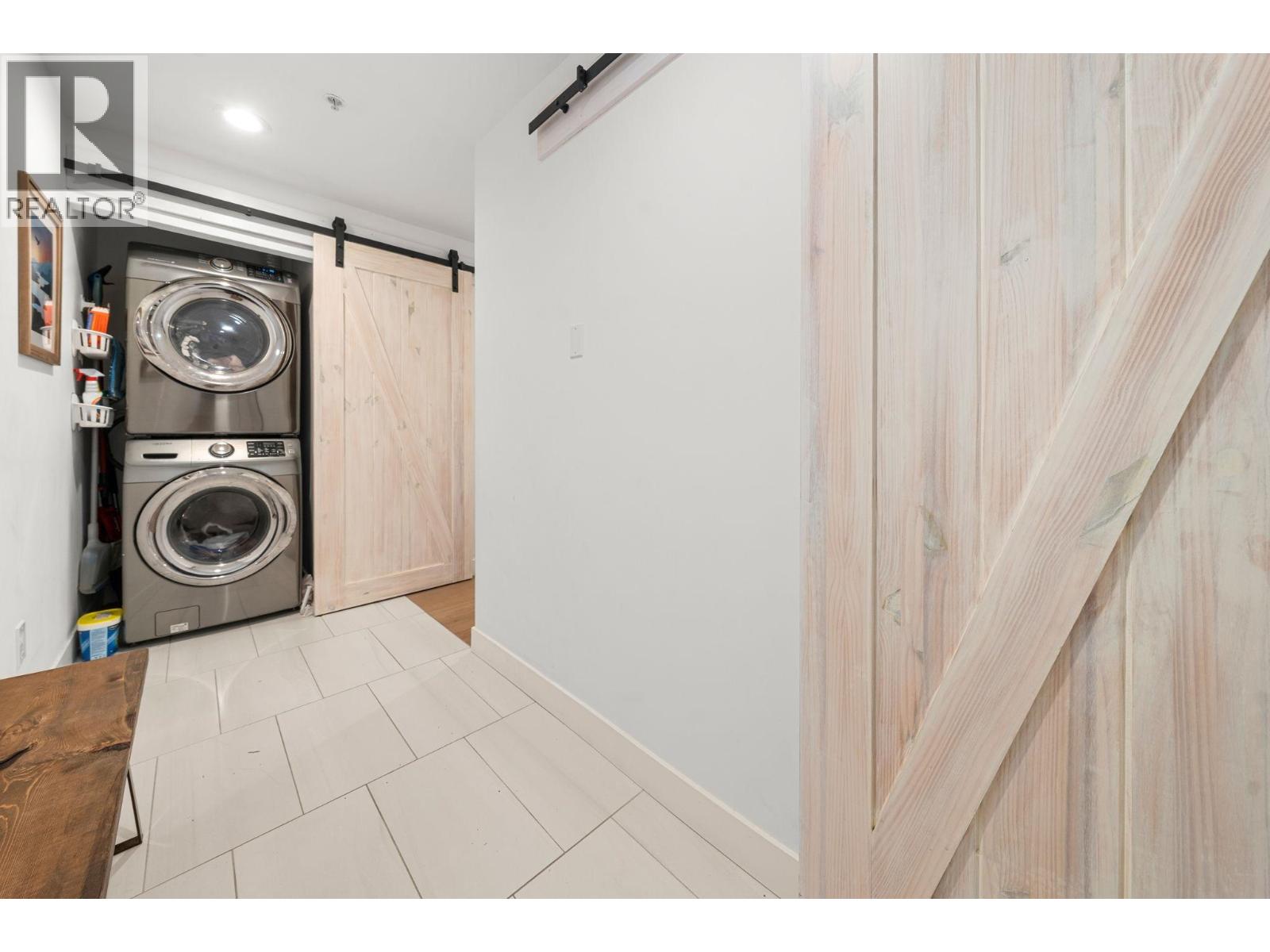 207 183 W 23rd Street Property Photo 24