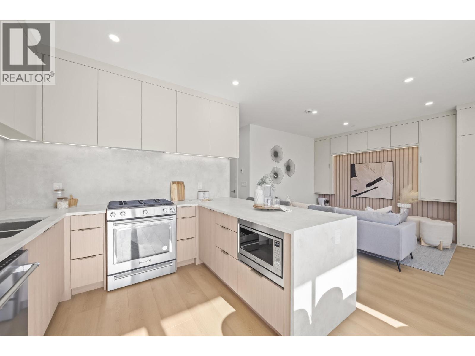 1 3623 Triumph Street Property Photo 11