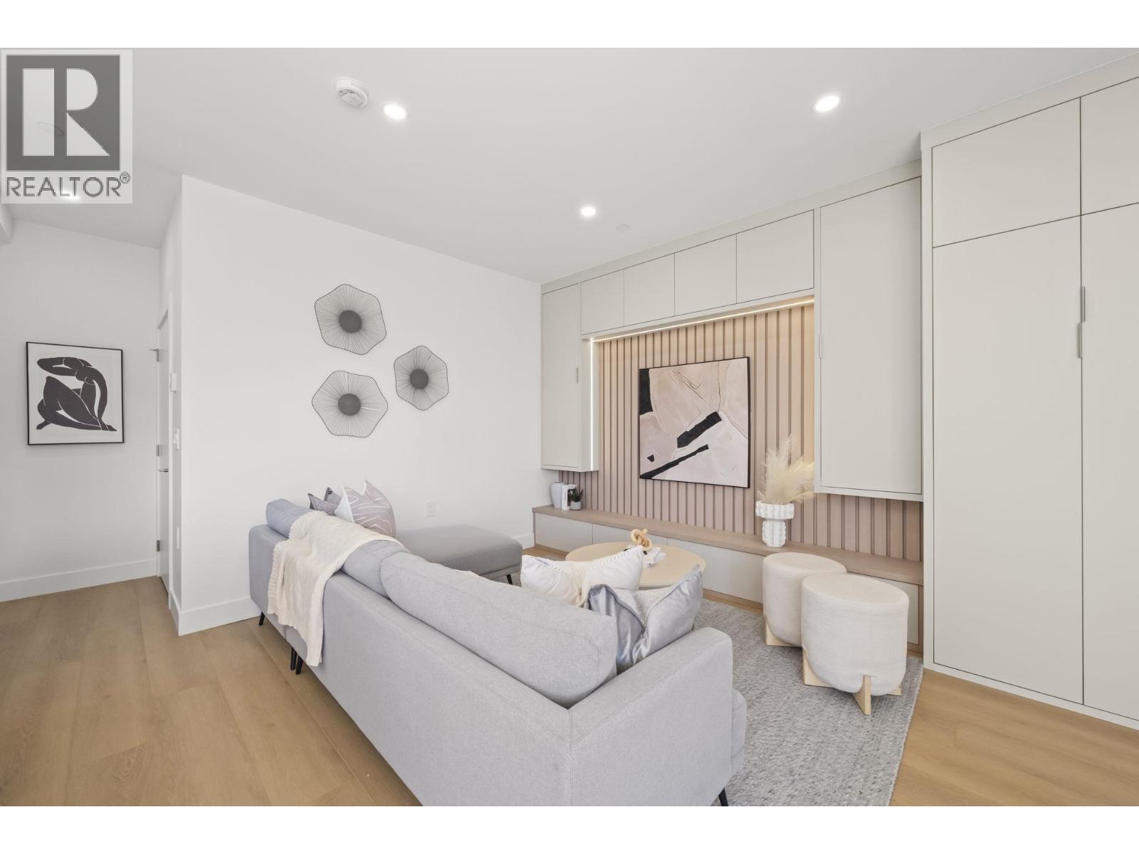 1 3623 Triumph Street Property Photo 15