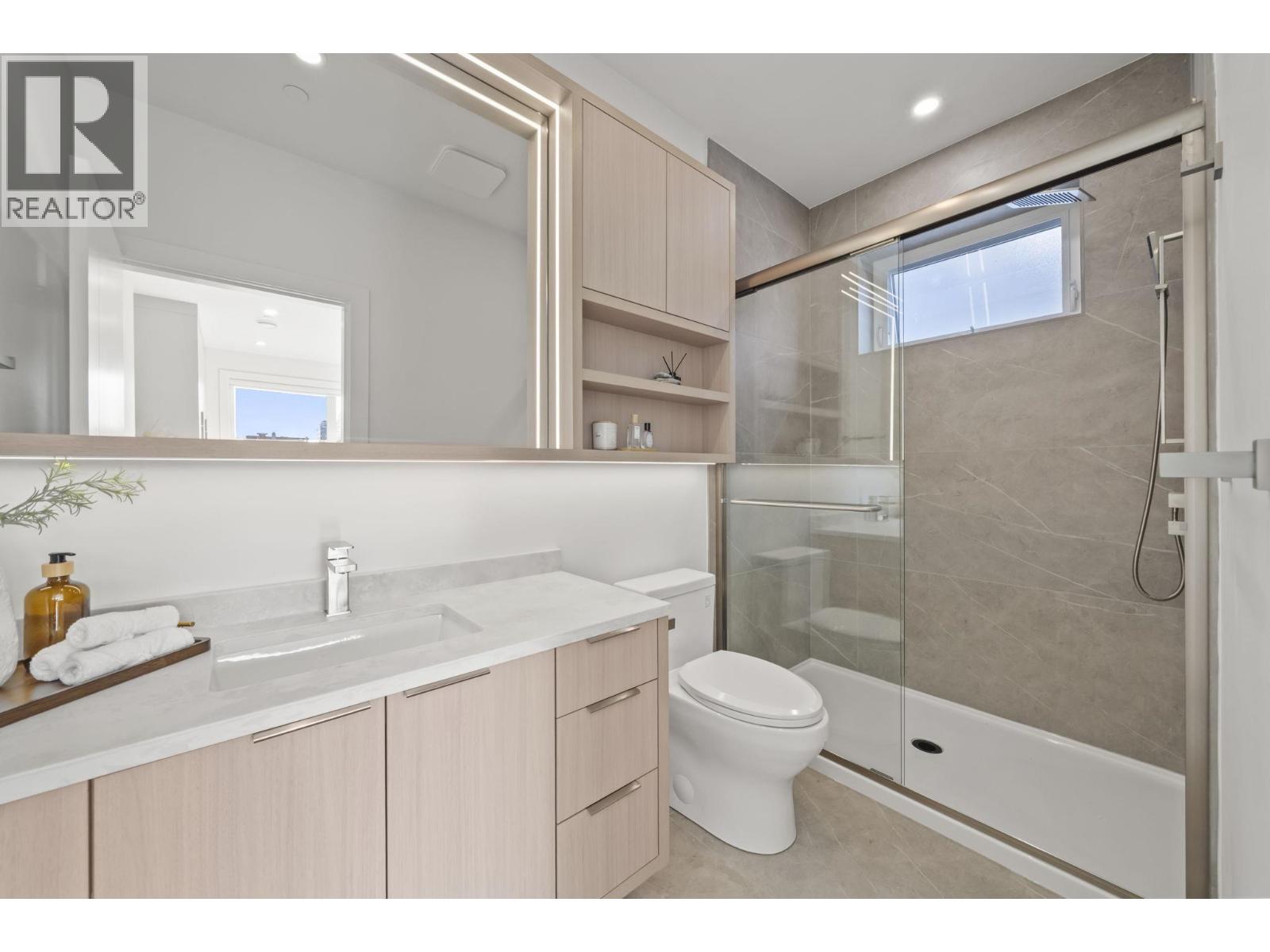 1 3623 Triumph Street Property Photo 22