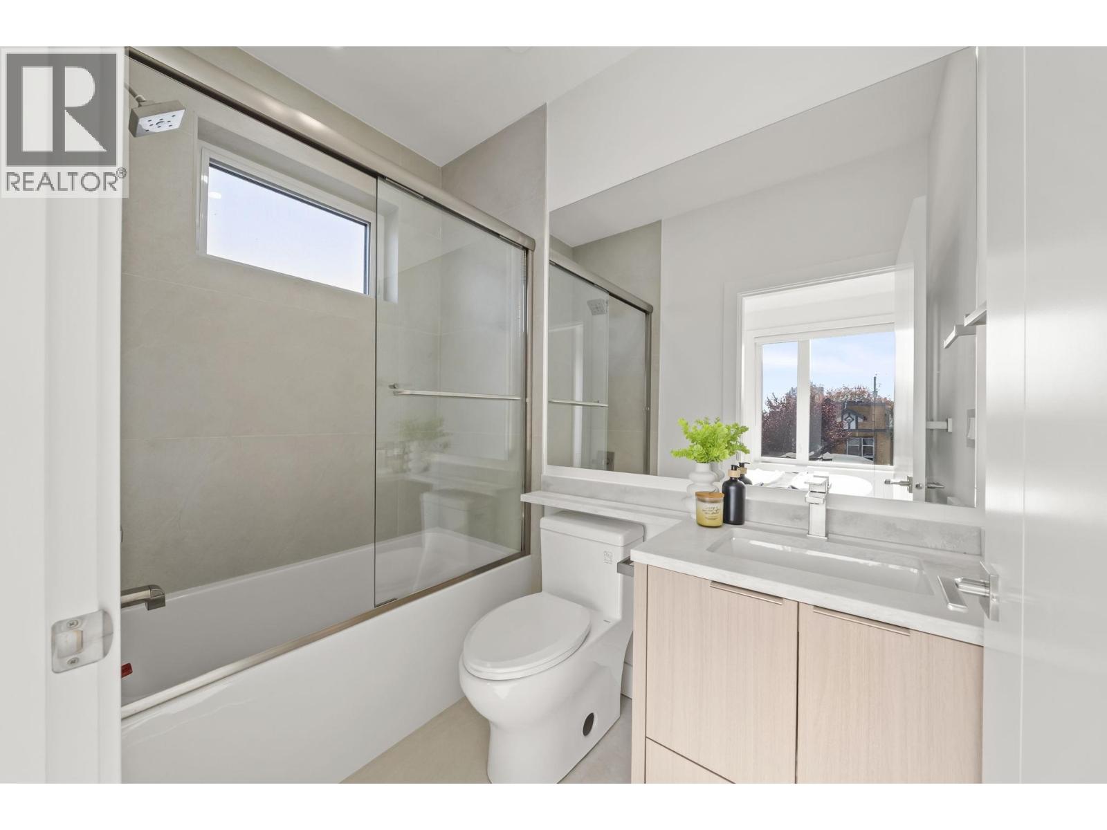 1 3623 Triumph Street Property Photo 27