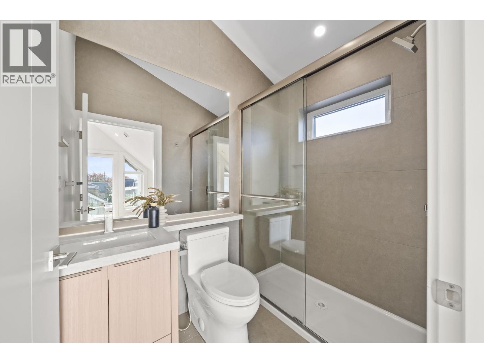 1 3623 Triumph Street Property Photo 32