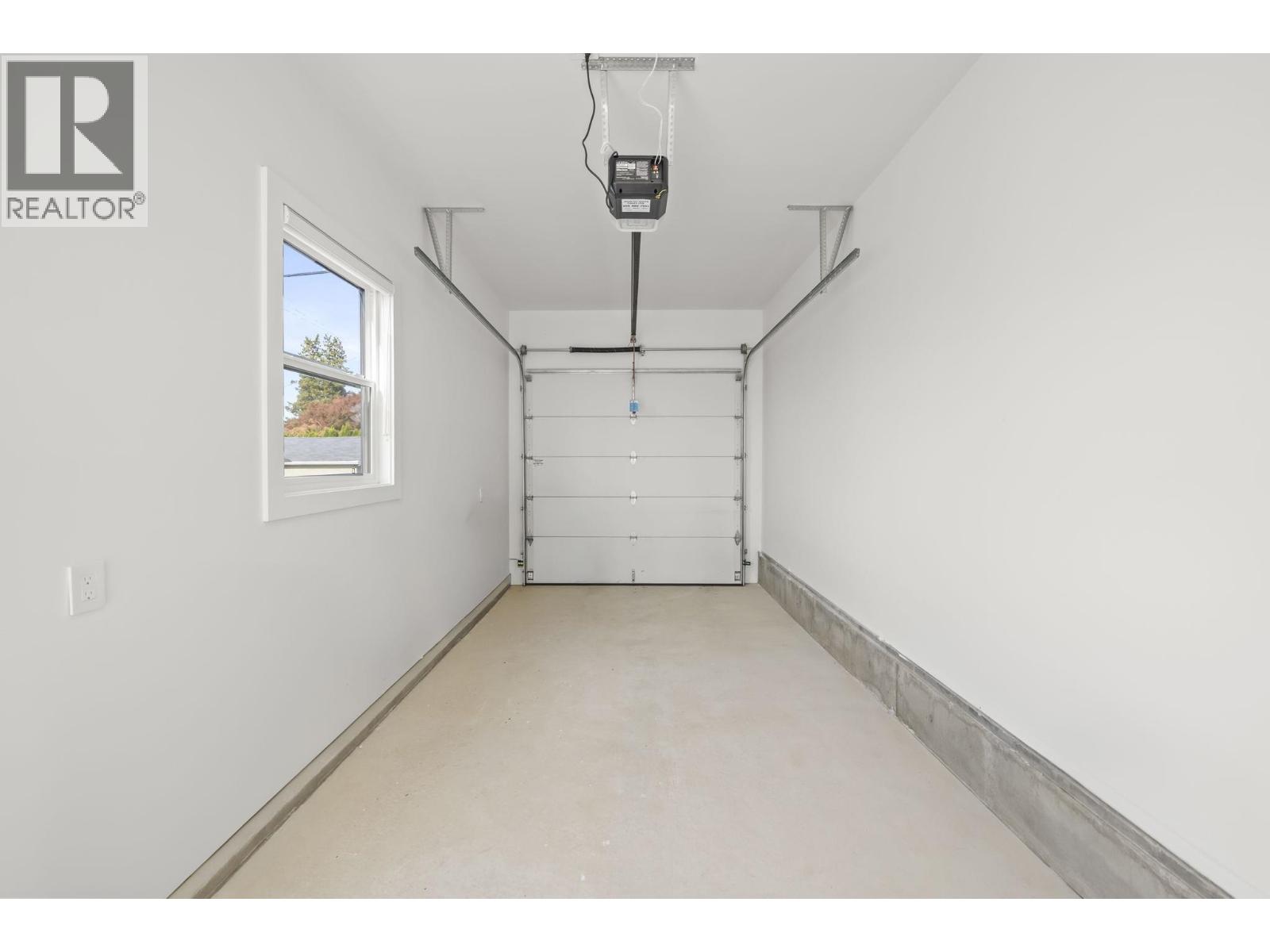 1 3623 Triumph Street Property Photo 36
