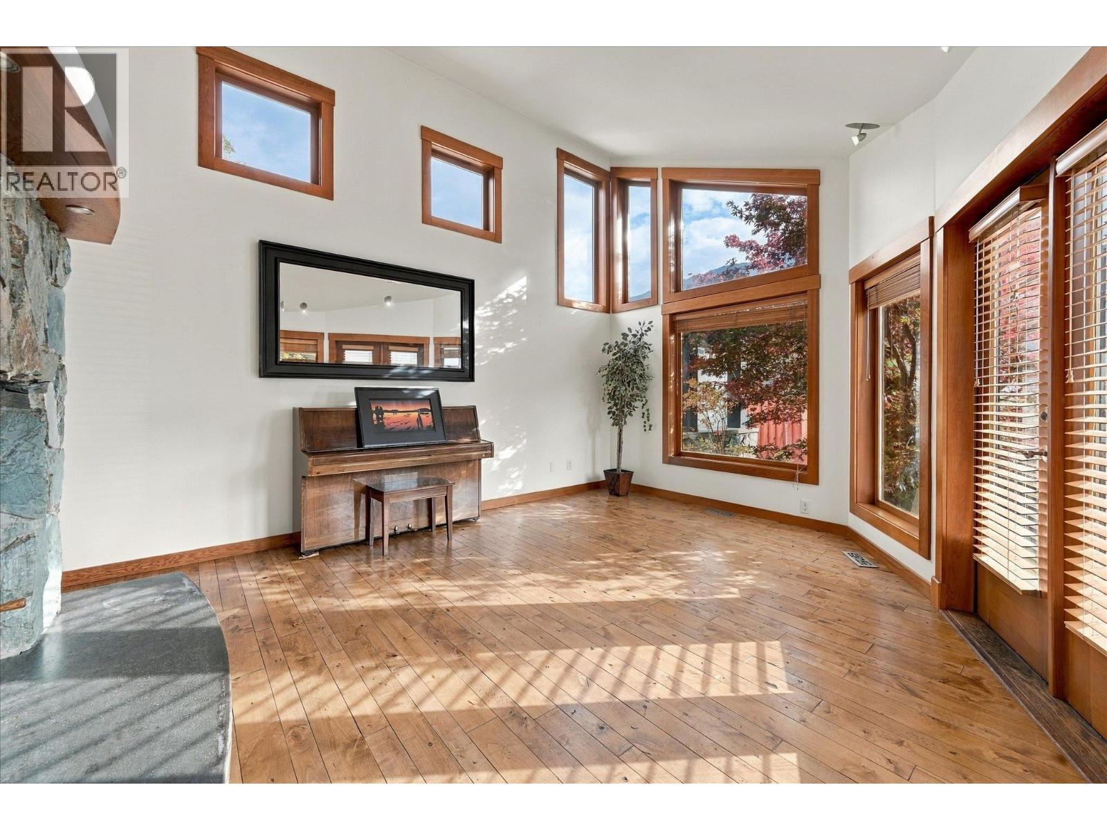 1777 Pinewood Drive Property Photo 2