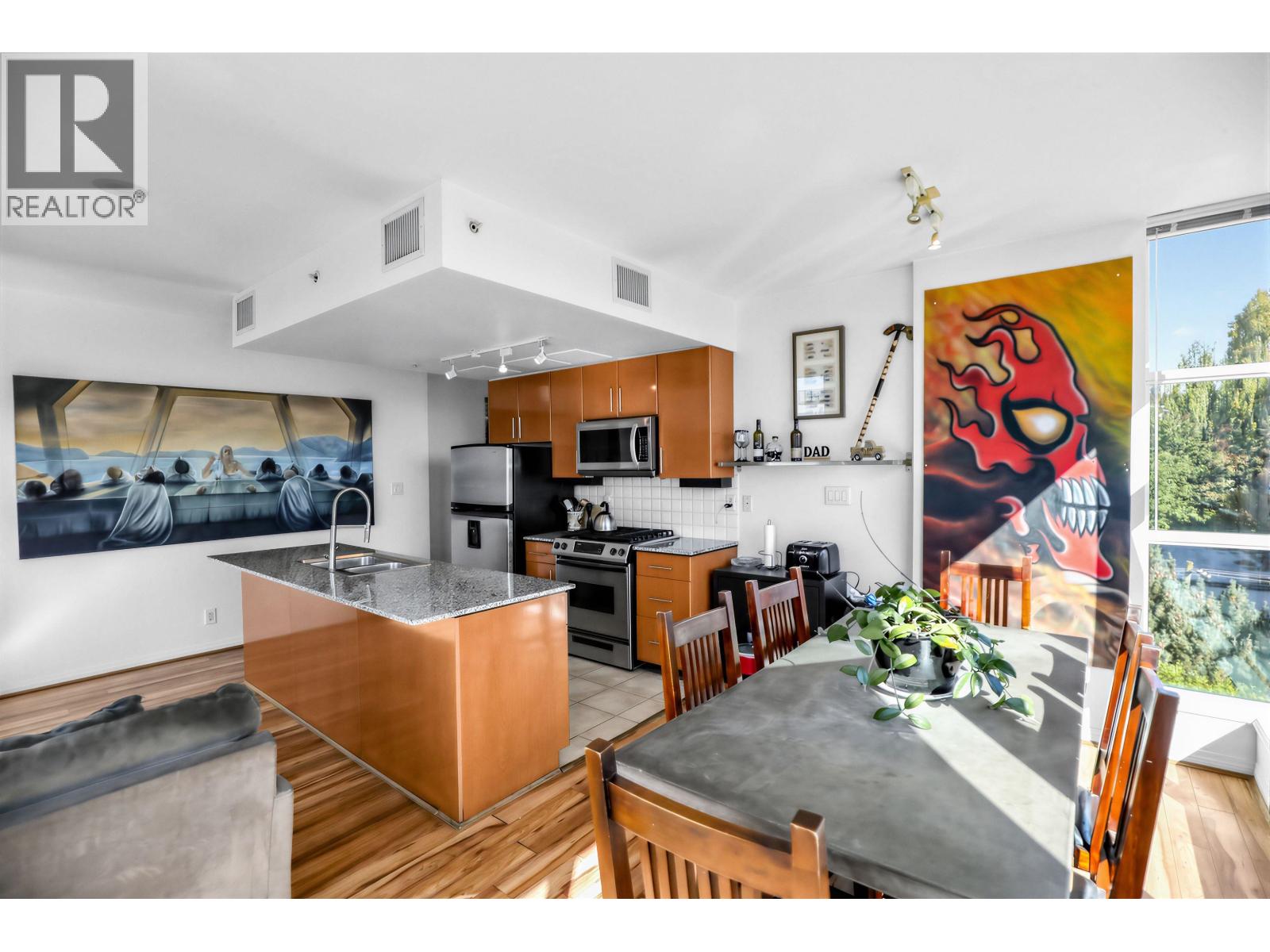 806 168 E Esplanade Avenue Property Photo 5