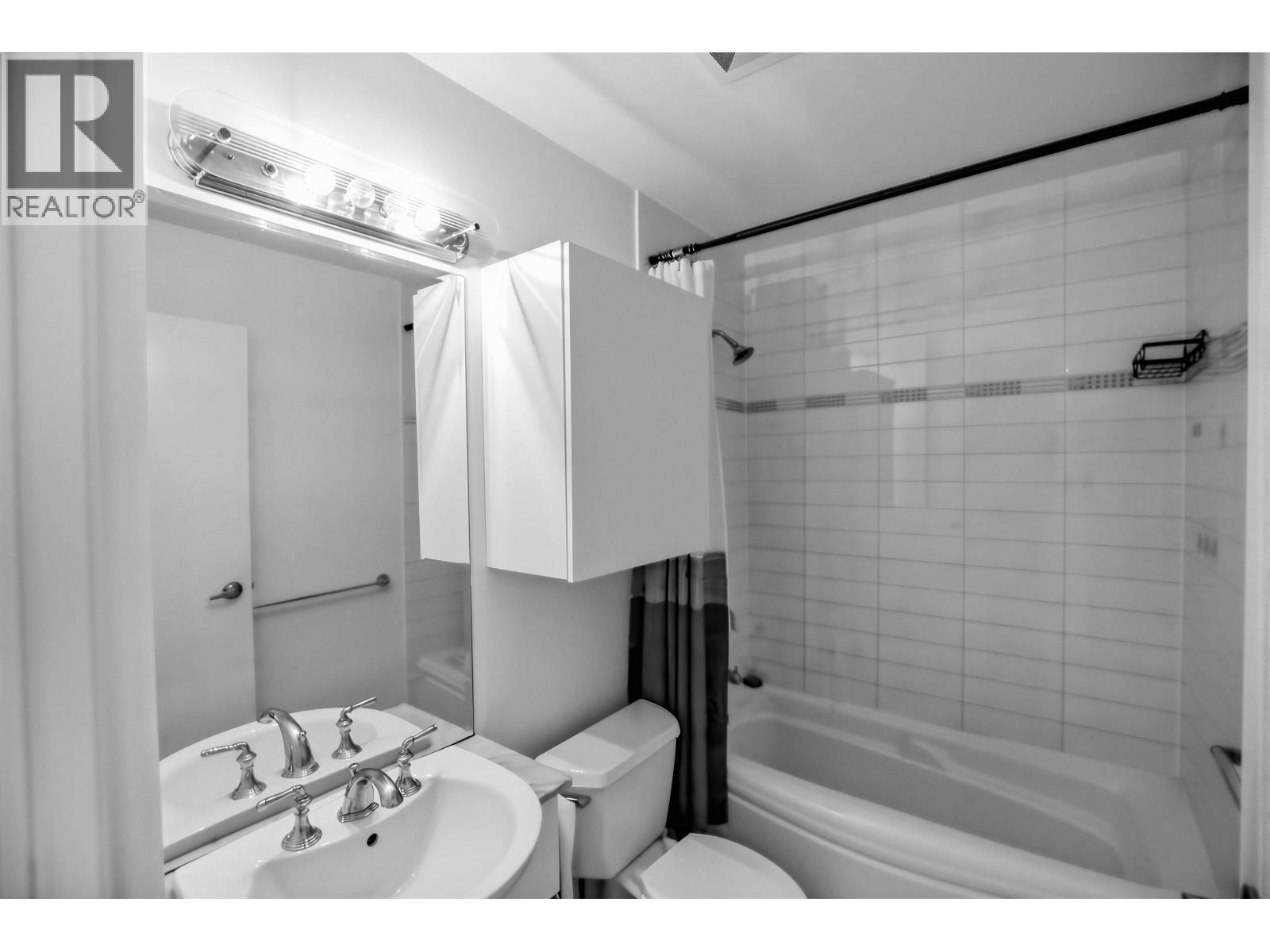 806 168 E Esplanade Avenue Property Photo 12