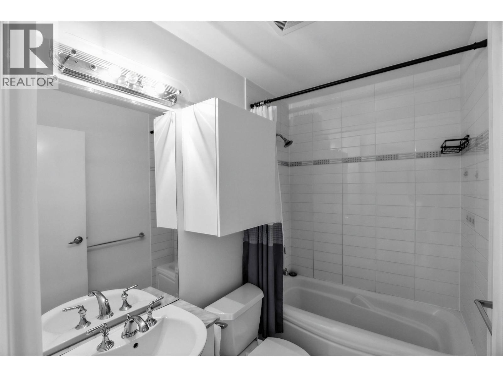 806 168 E Esplanade Avenue Property Photo 13