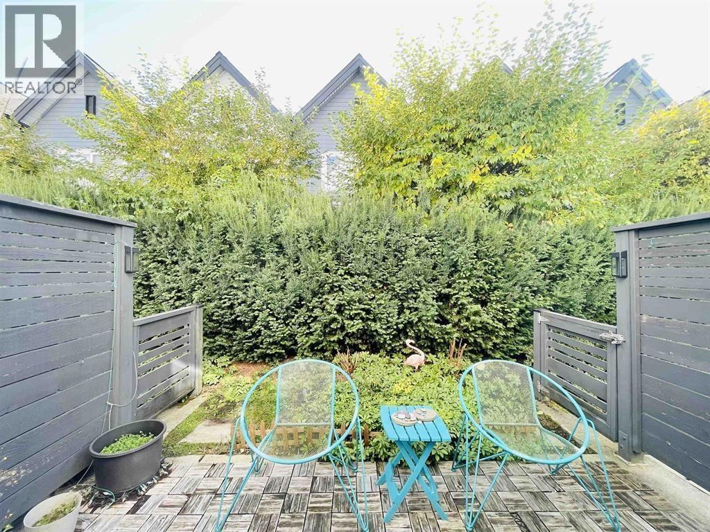 35 6868 Burlington Avenue Property Photo 2