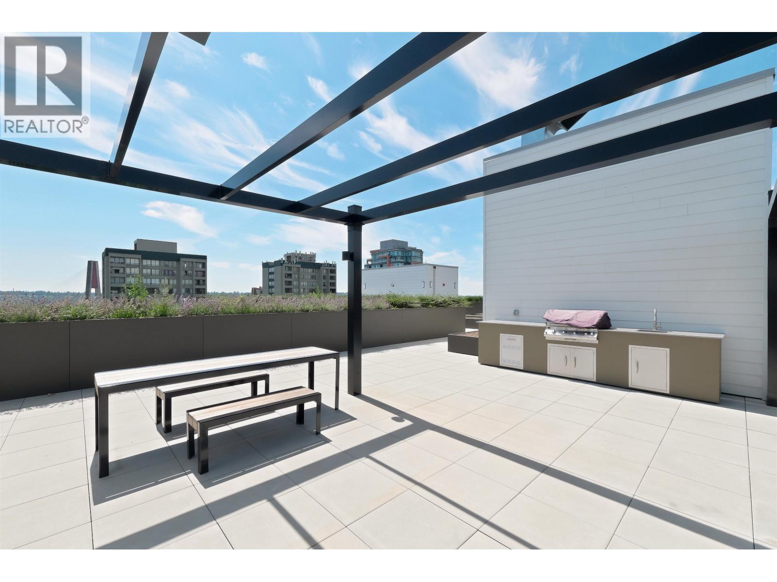 501 82 First Street Property Photo 7