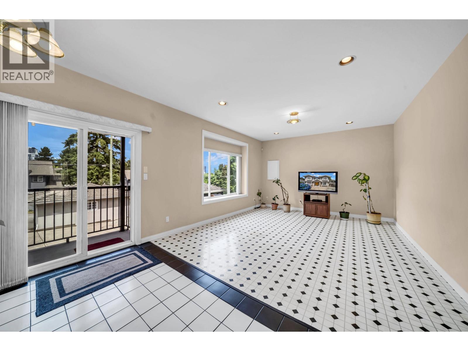 4049 Curle Avenue Property Photo 11