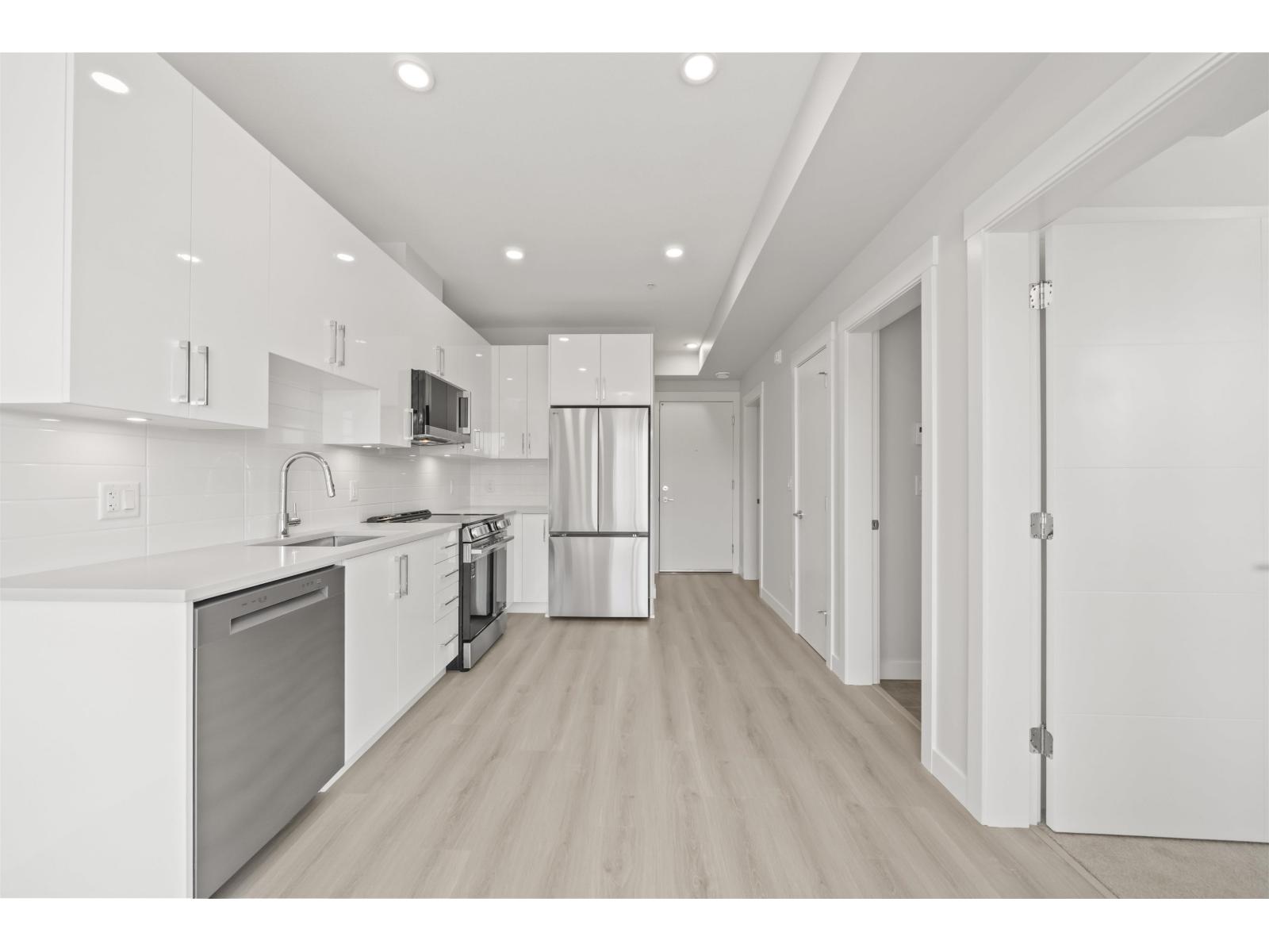 411 8423 Cedar Street Property Photo 5