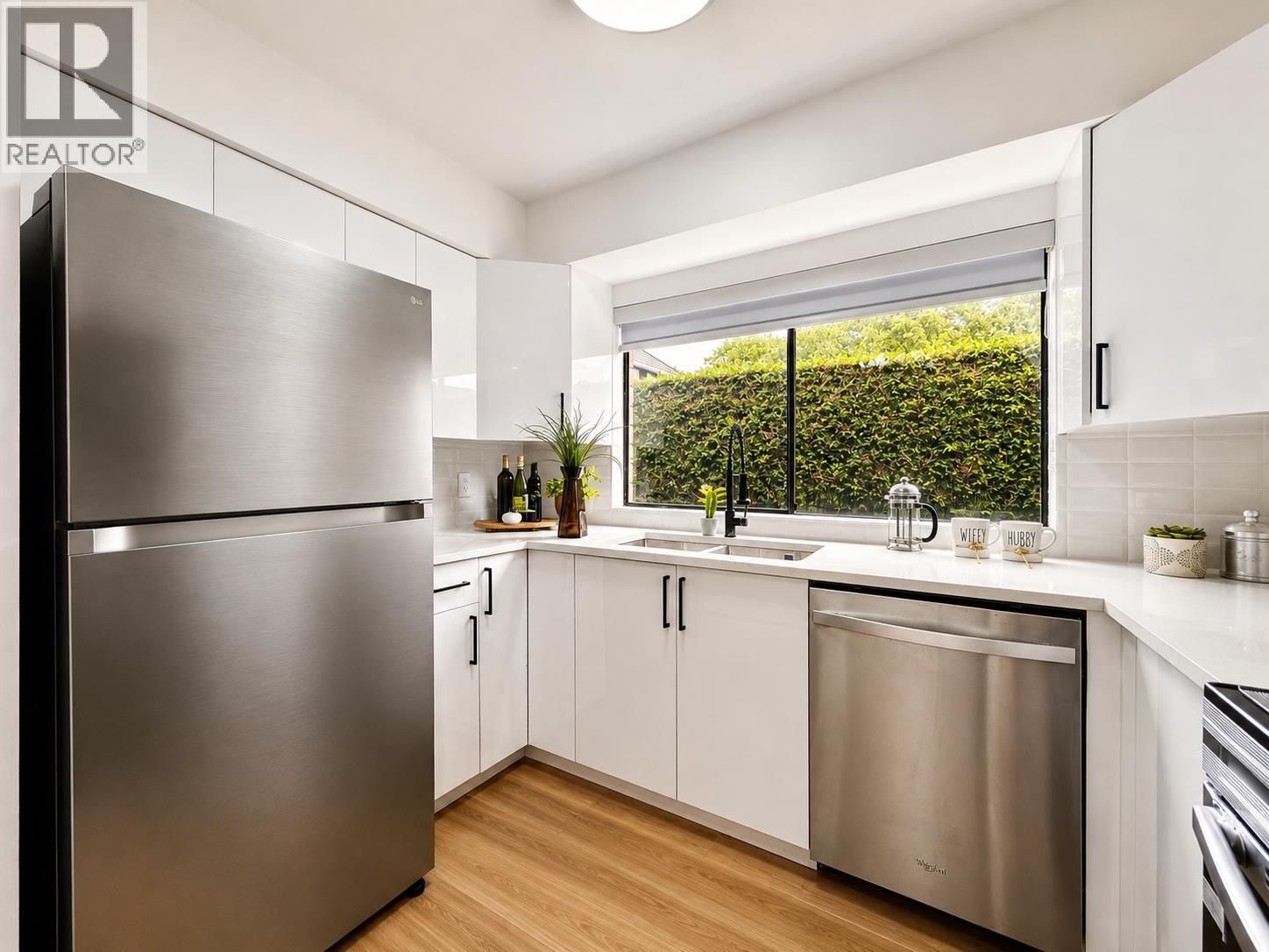 140 3031 Williams Road Property Photo 4