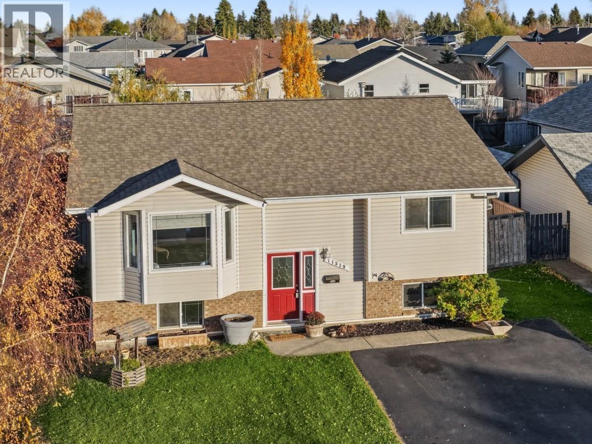 11319 98 Street Property Photo 2