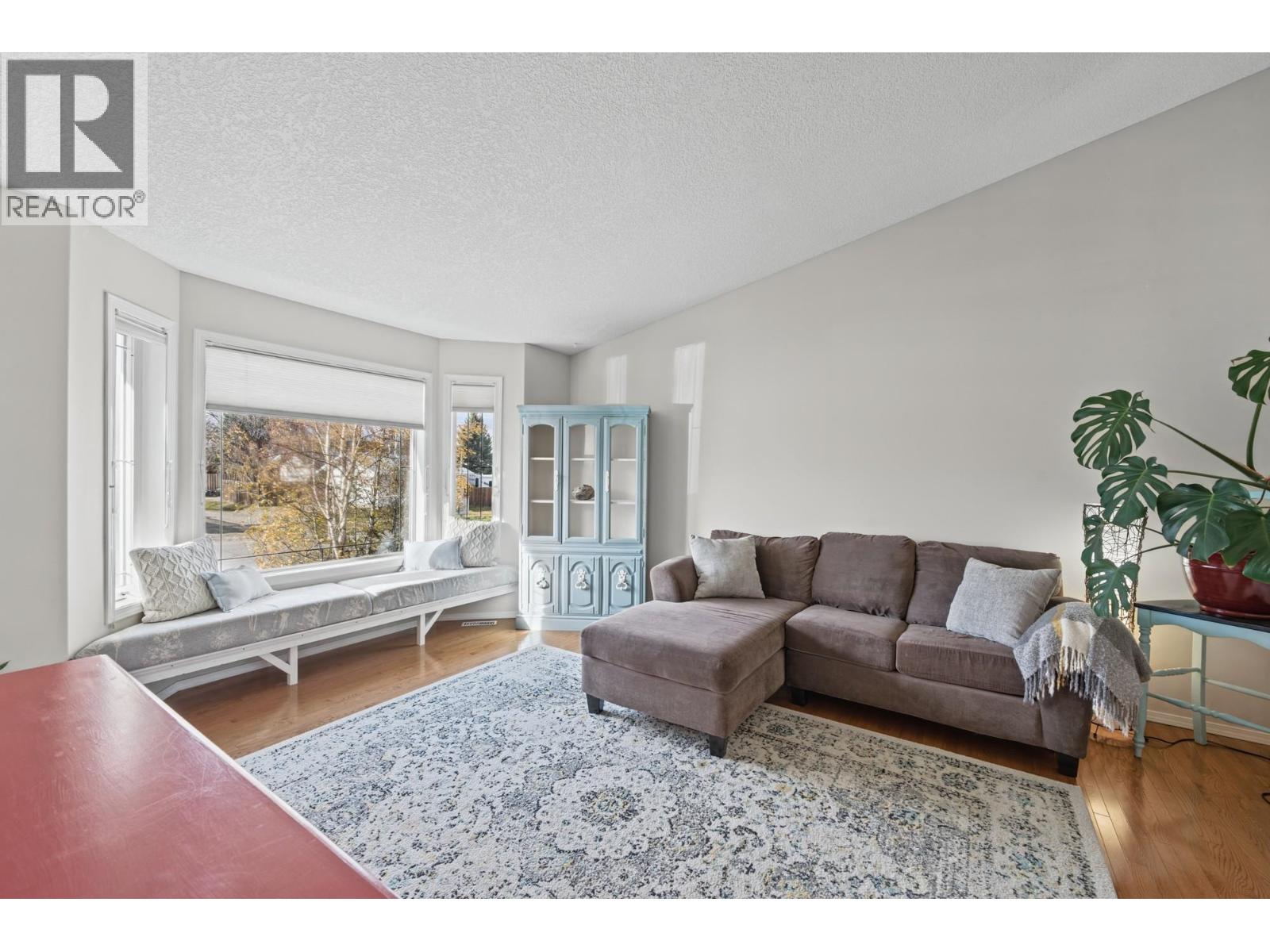 11319 98 Street Property Photo 4
