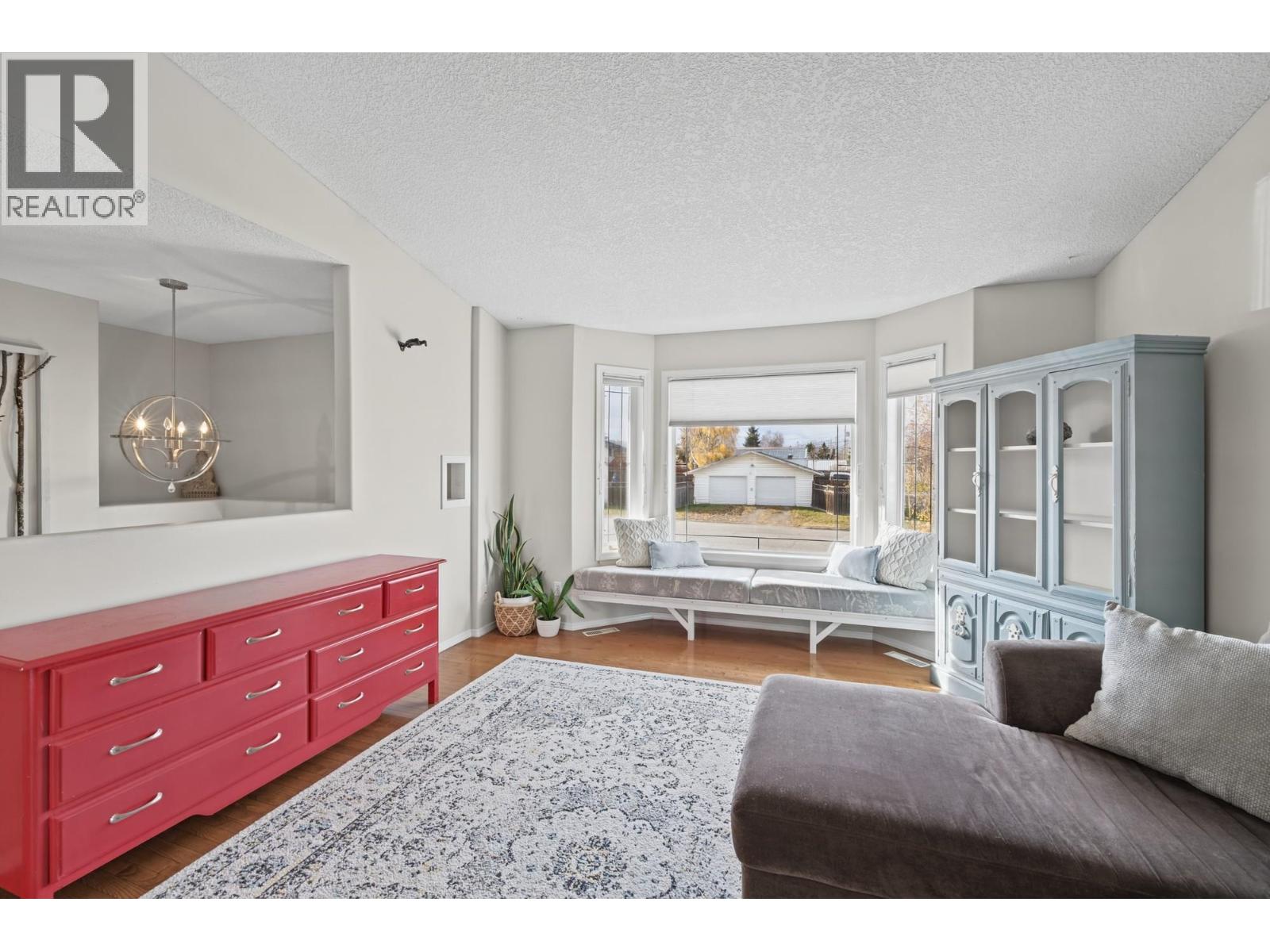 11319 98 Street Property Photo 5