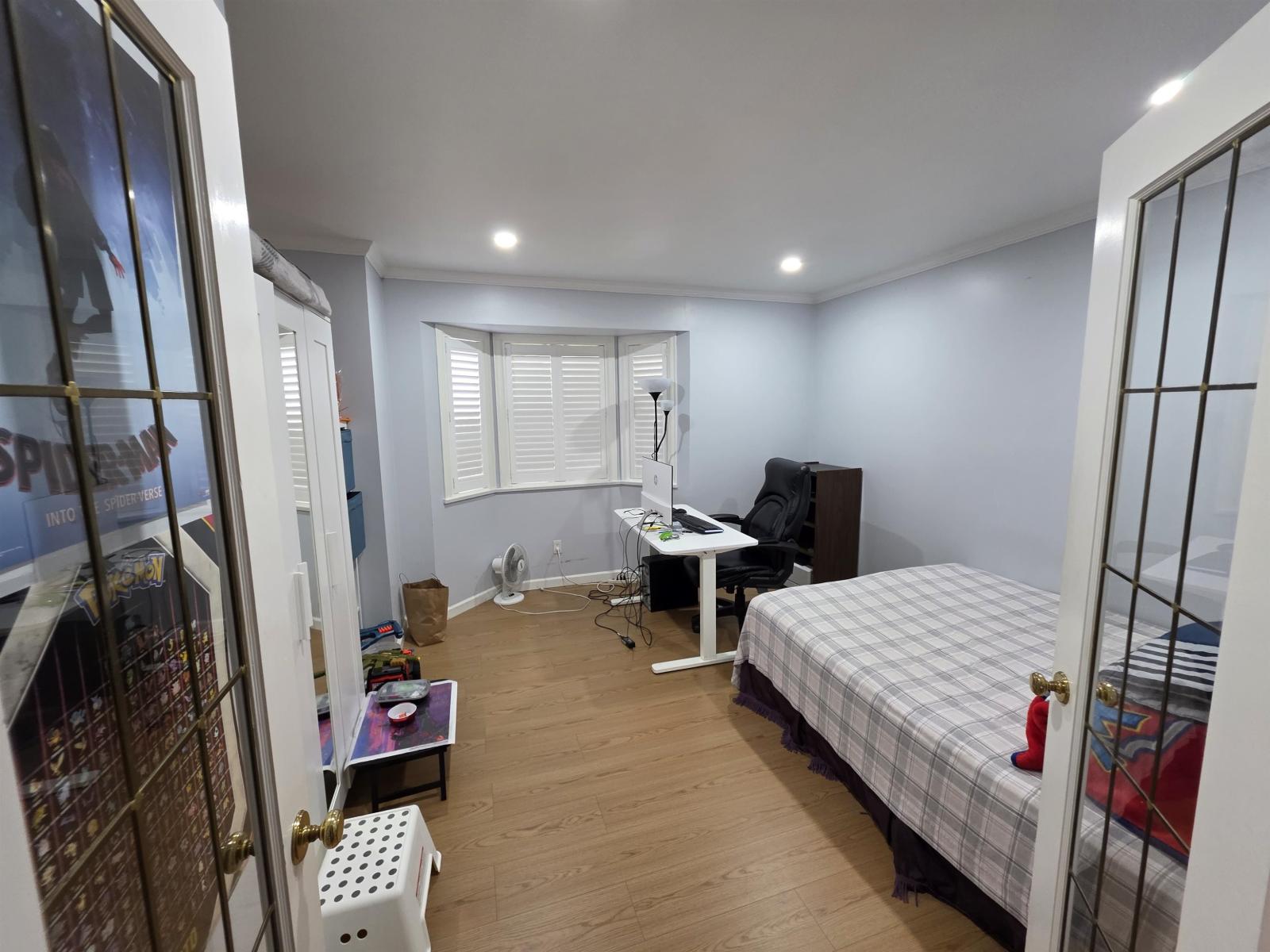 15580 20 Avenue Property Photo 5