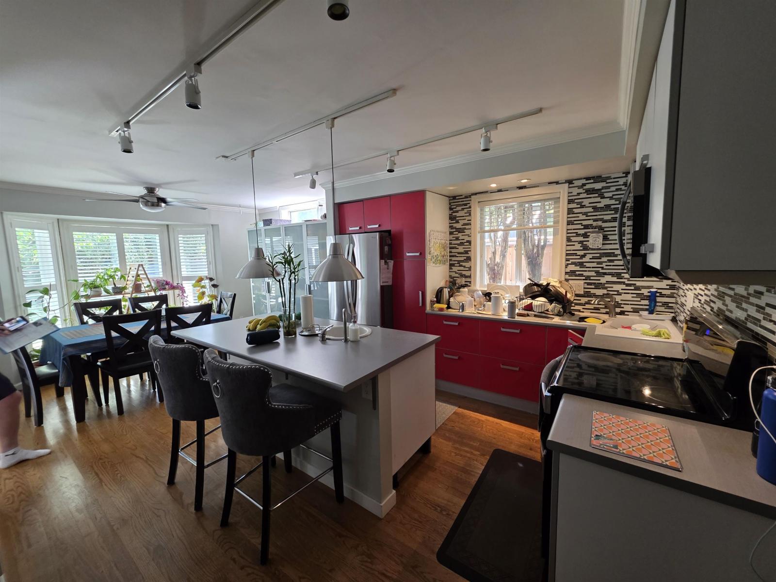 15580 20 Avenue Property Photo 6